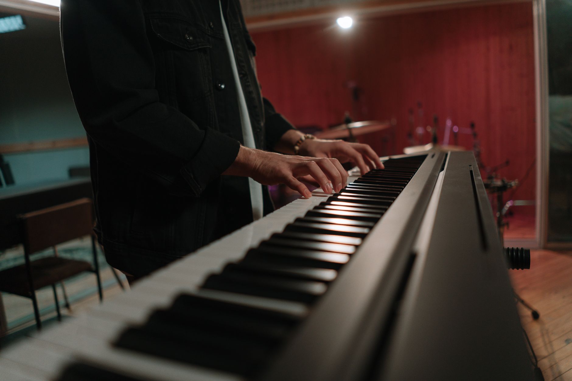 electric piano home studio (Photo: cottonbro studio / Pexels)