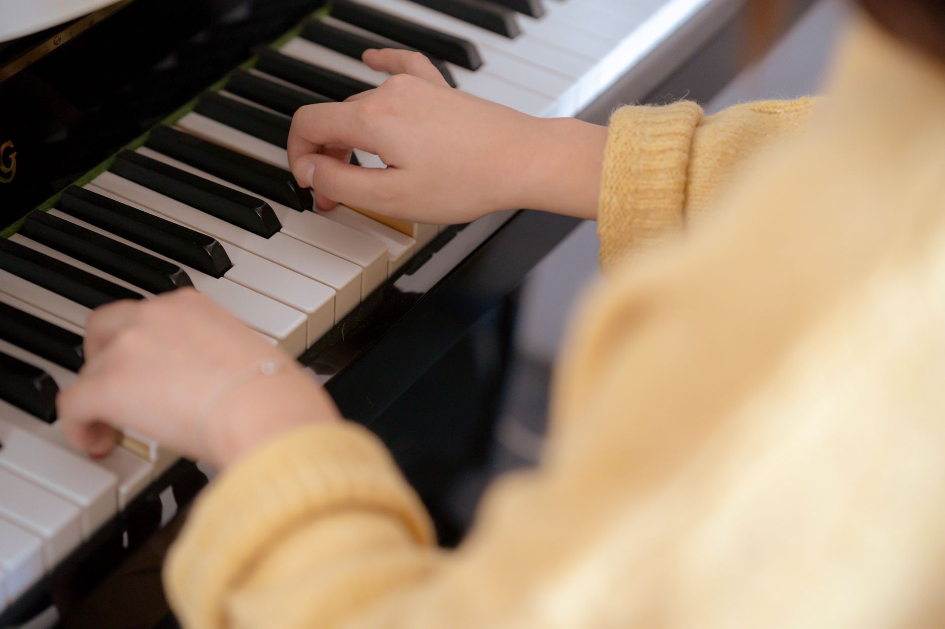 piano keyboard hands closeup (Photo: Charles Parker / Pexels)