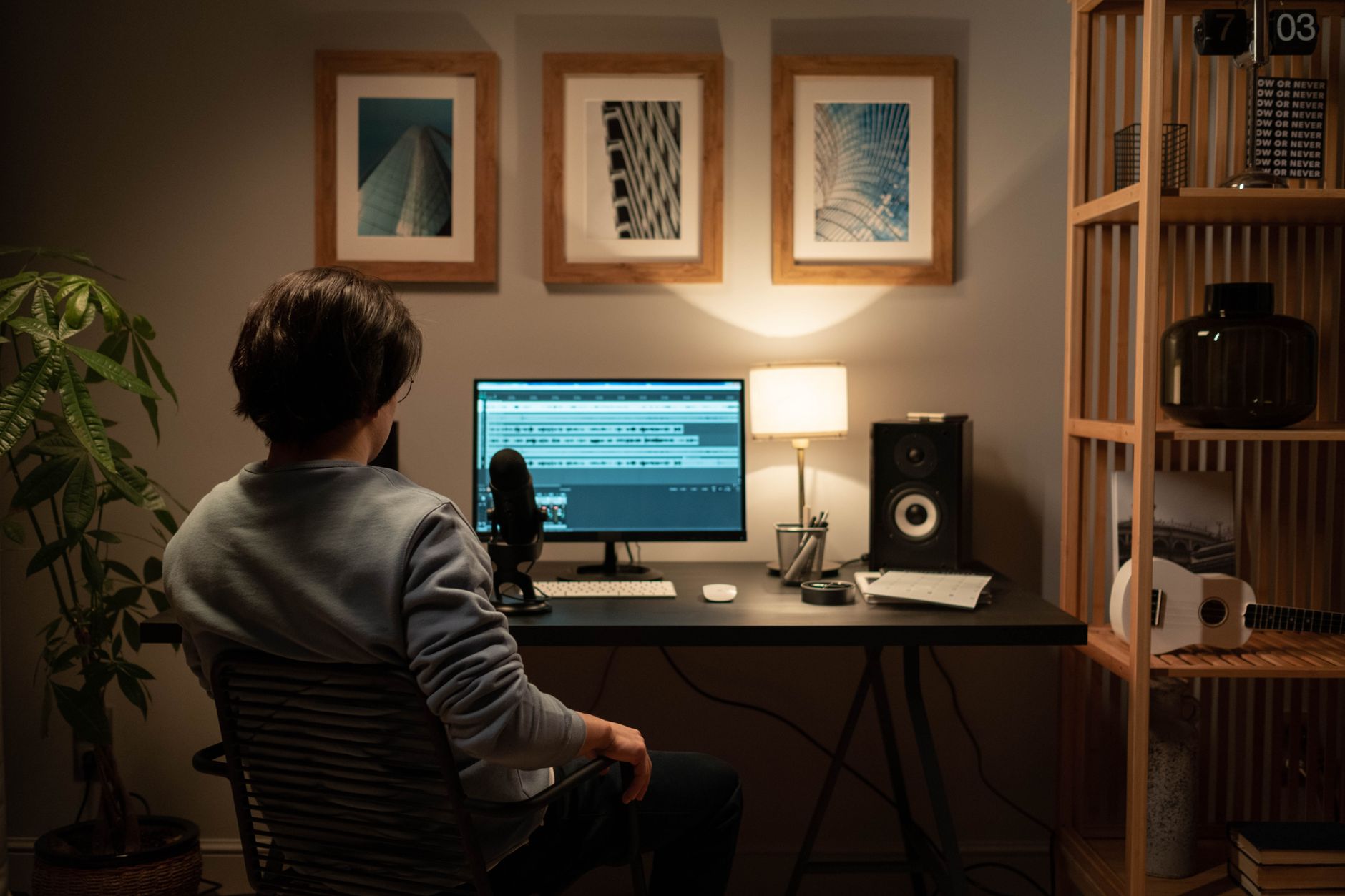 musician office warm light (Photo: cottonbro studio / Pexels)