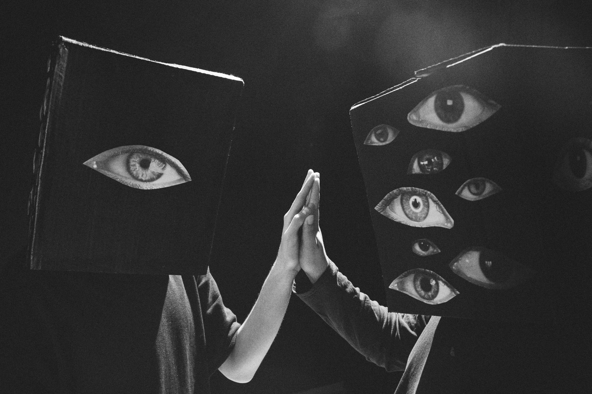 two artists high five (Photo: Vinur. / Pexels)