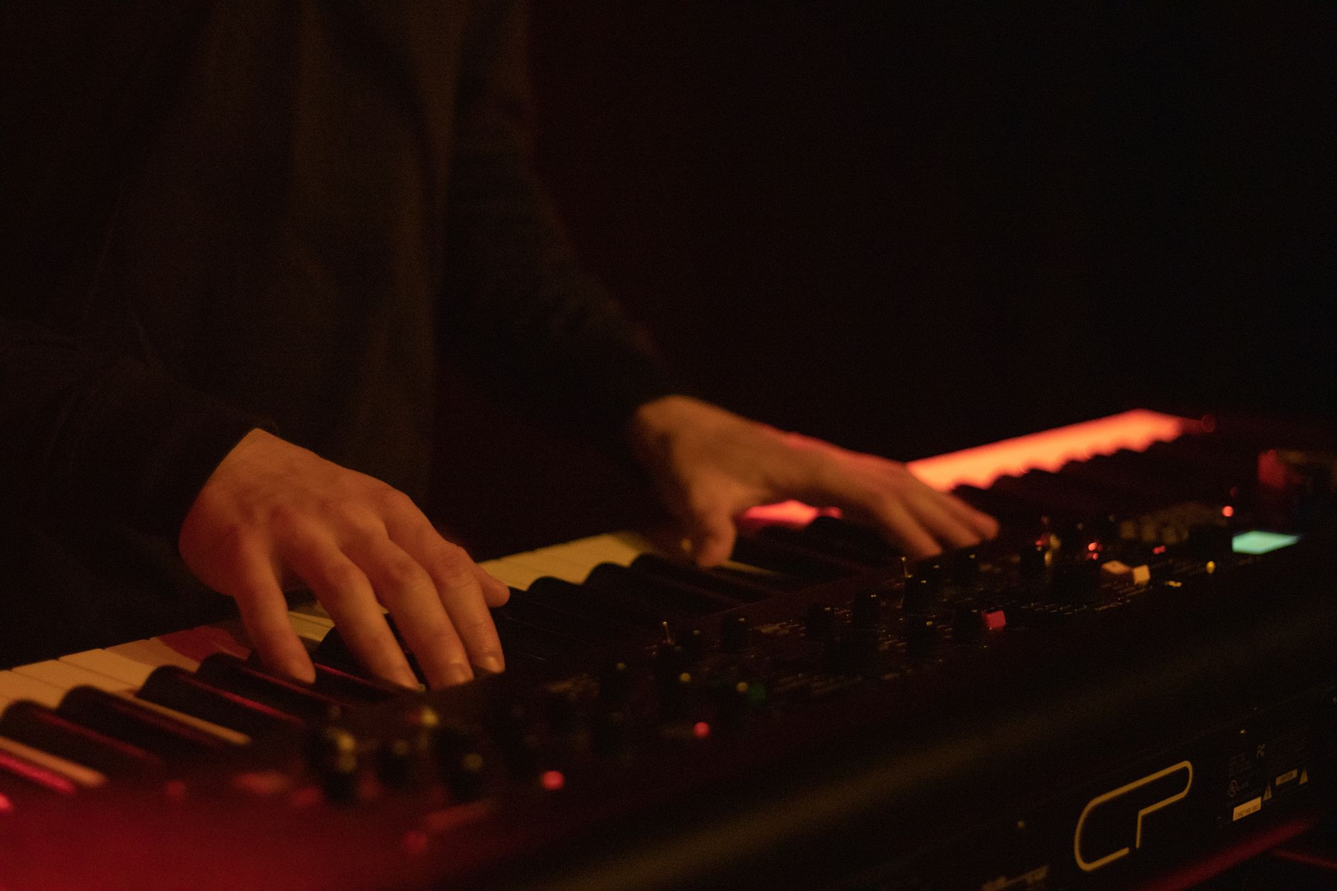 keyboard synthesizer studio (Photo: yellow tioata / Pexels)
