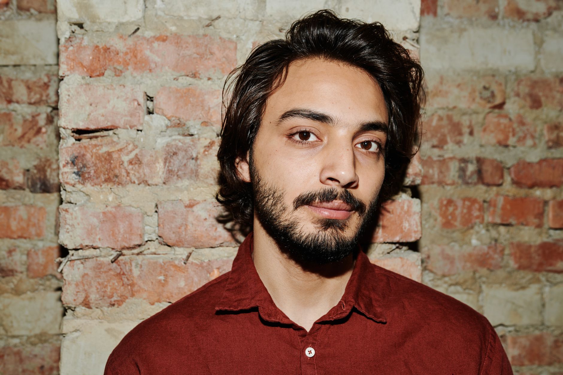 musician portrait plain wall (Photo: August de Richelieu / Pexels)