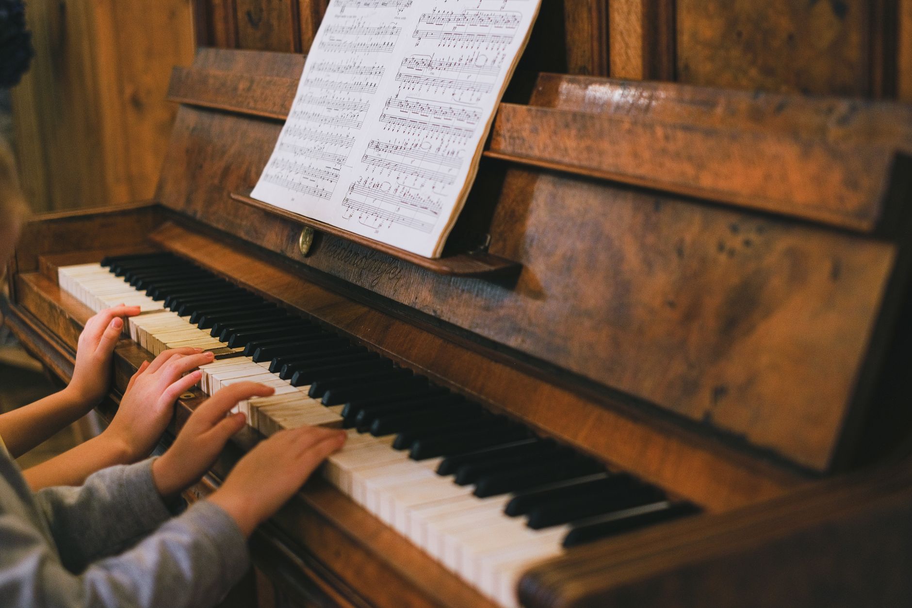 pianist hands playing keys (Photo: Anna Shvets / Pexels)