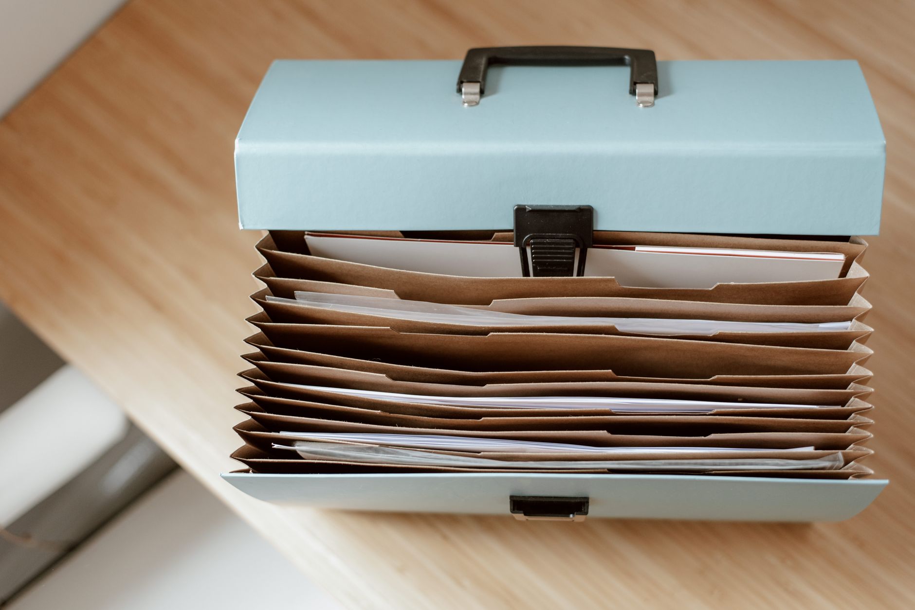locked folder privacy desk (Photo: Anete Lusina / Pexels)