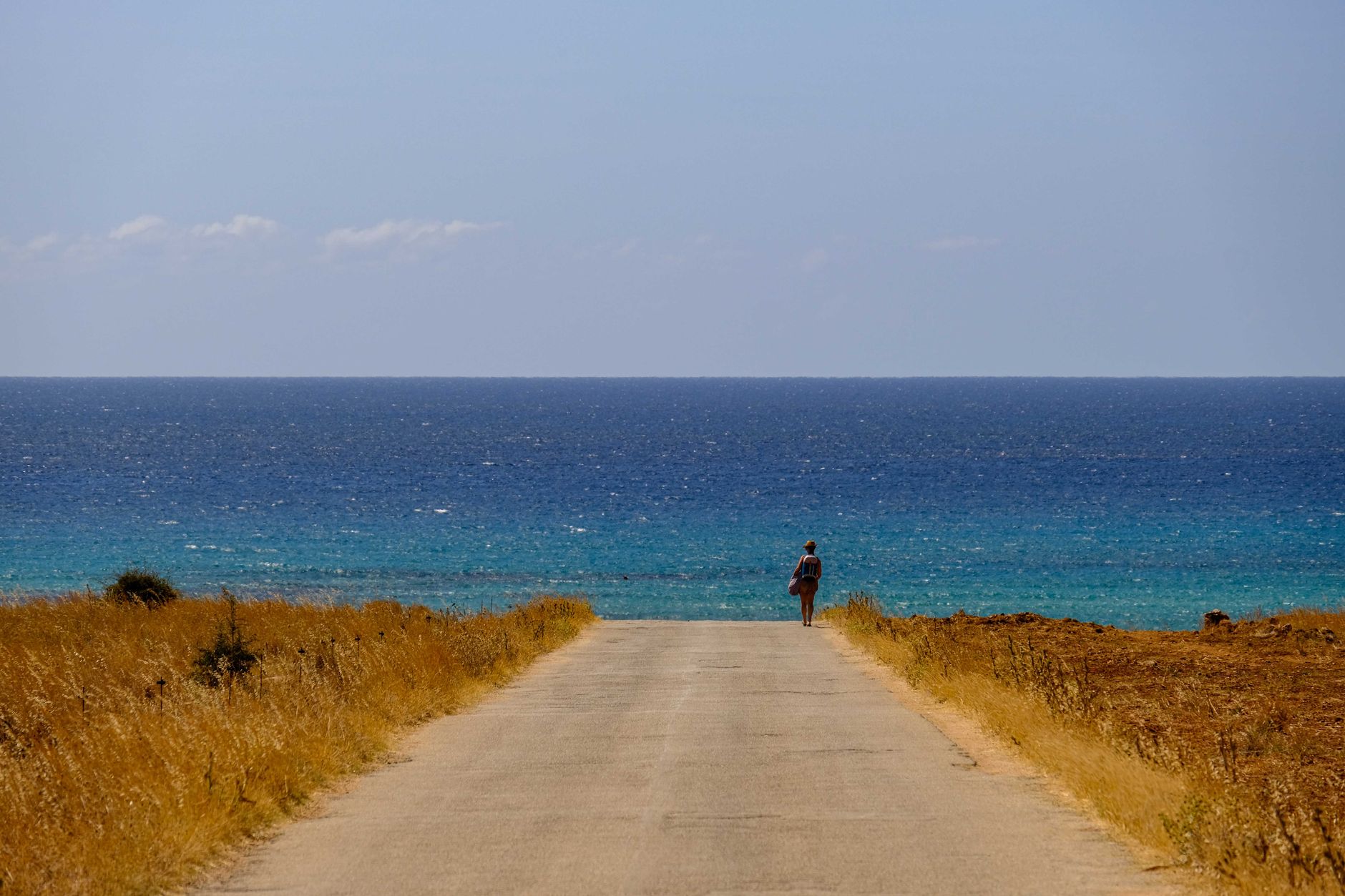 distant road horizon walking (Photo: Francesco Ungaro / Pexels)