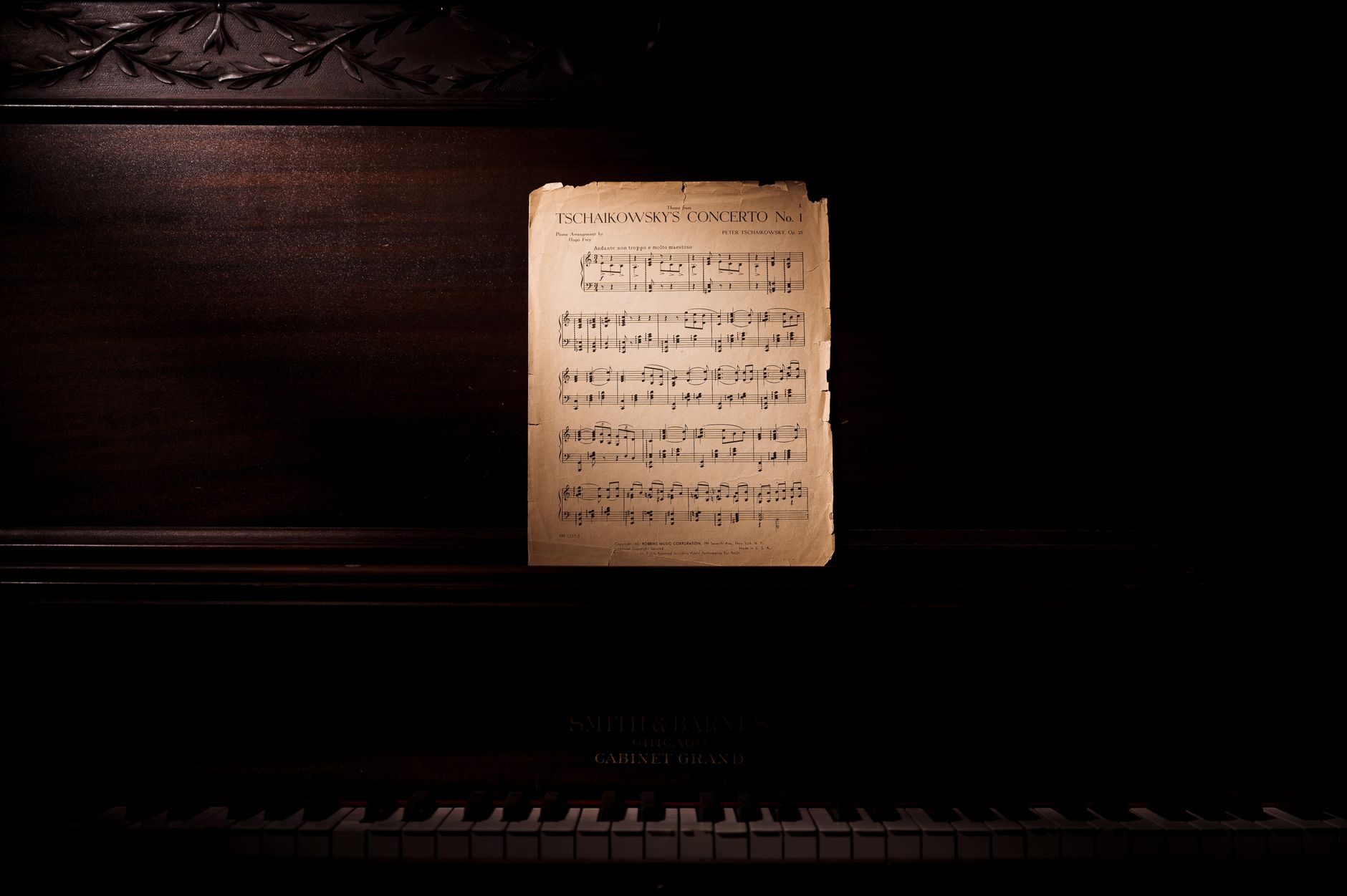 grand piano dim light (Photo: Brett Sayles / Pexels)