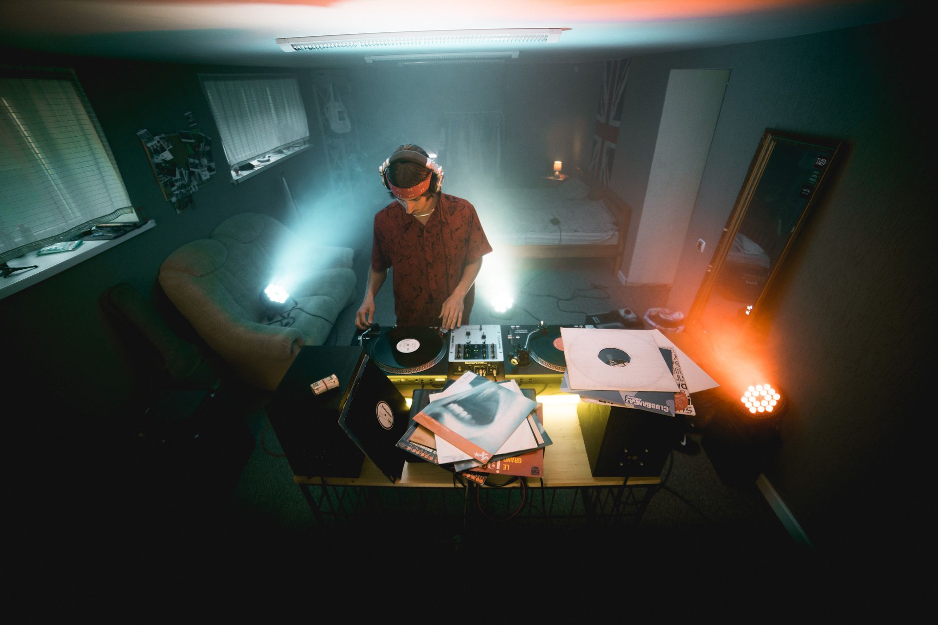home studio bedroom recording (Photo: Tima Miroshnichenko / Pexels)