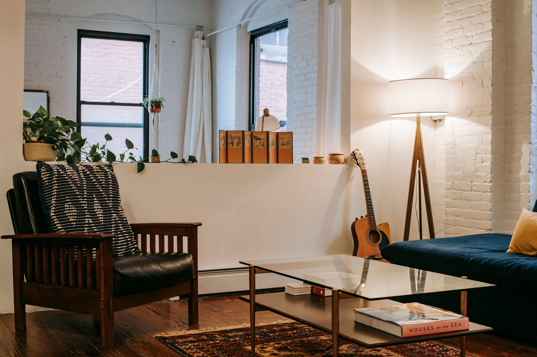 guitar window morning light (Photo: Charlotte May / Pexels)