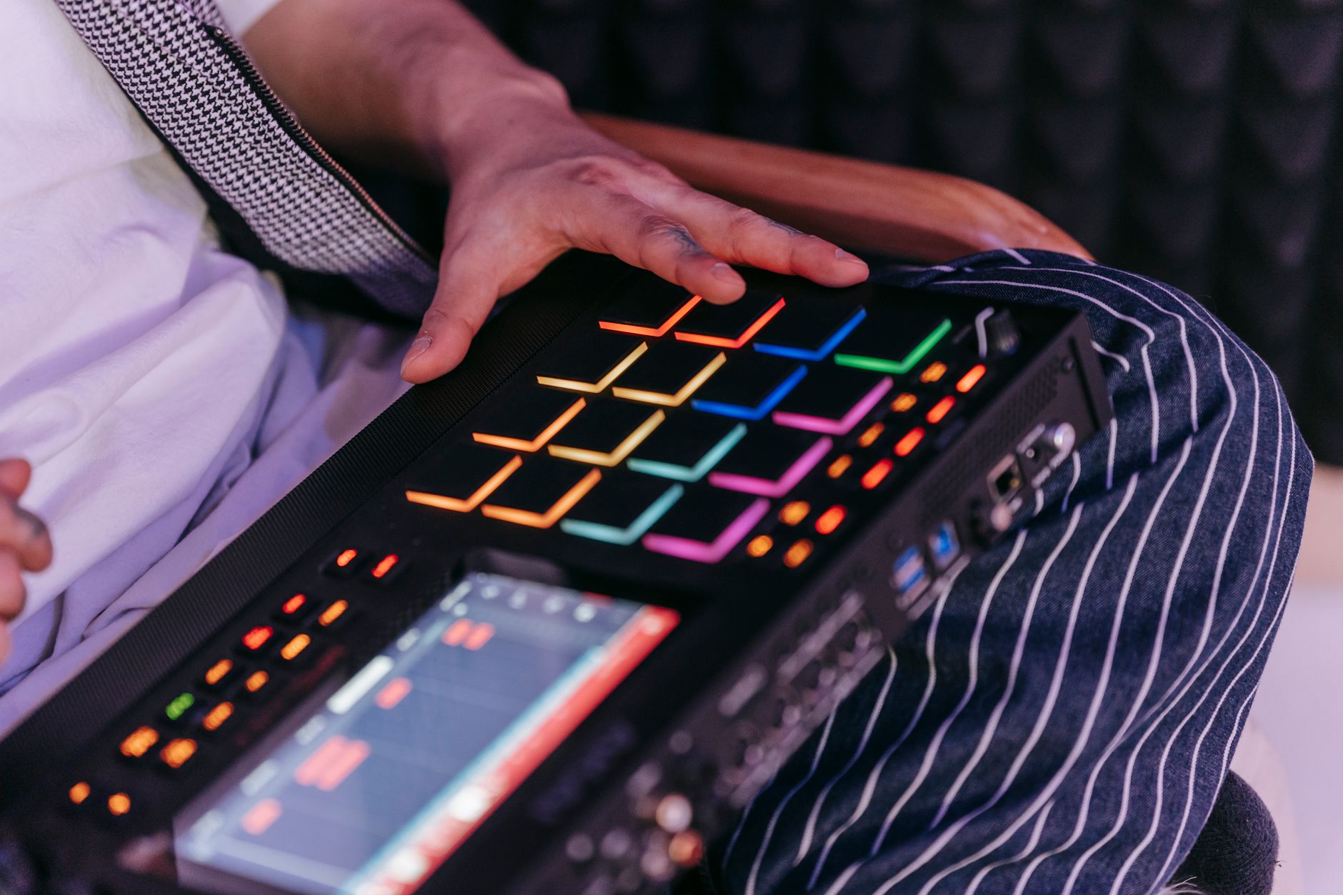 midi controller drum pads (Photo: Anna Pou / Pexels)