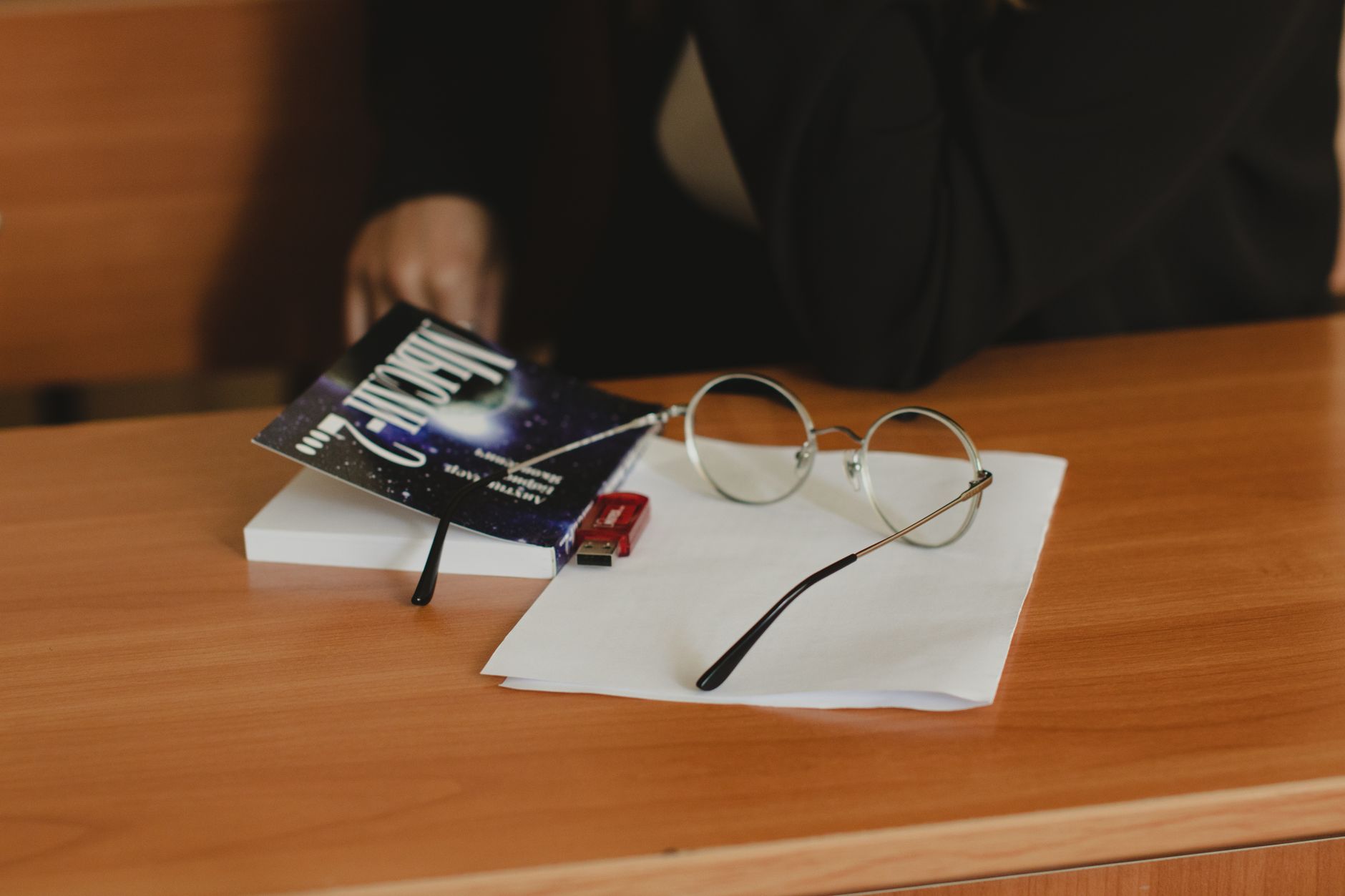 closed book on desk (Photo: Daniil Kondrashin / Pexels)