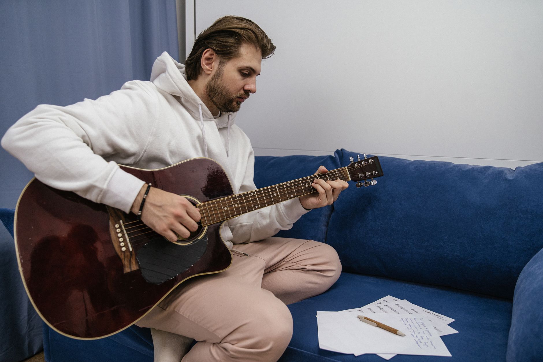 setlist writing musician (Photo: SHVETS production / Pexels)