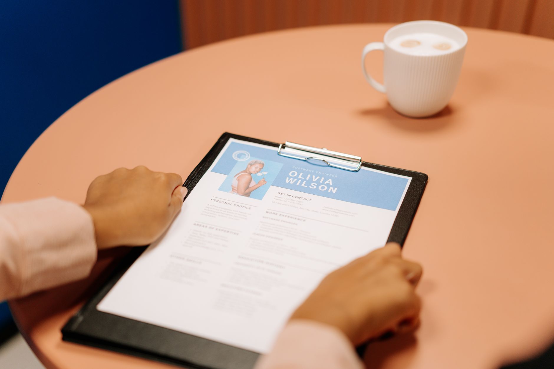 business meeting resume desk (Photo: cottonbro studio / Pexels)