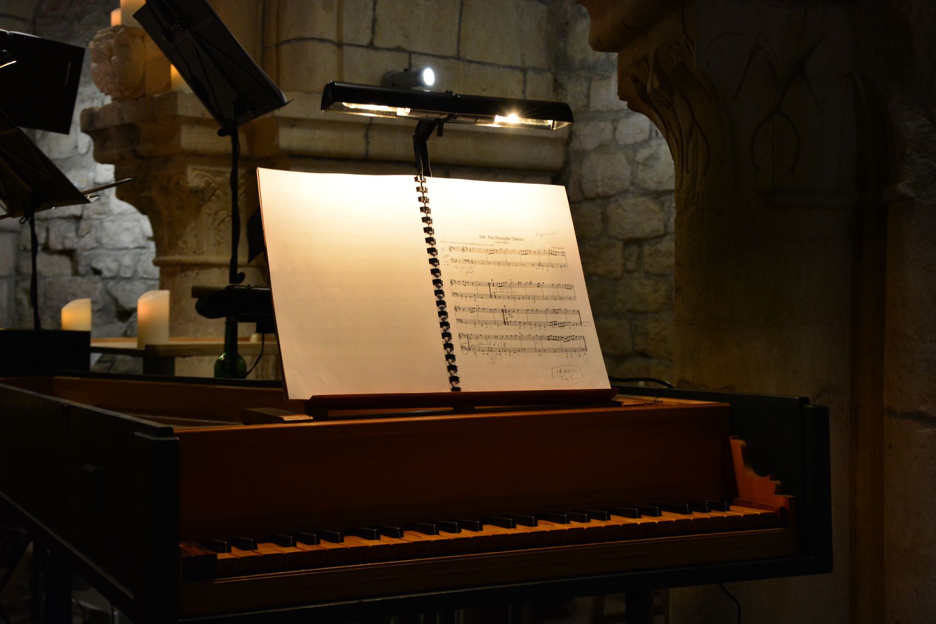piano manuscript warm light (Photo: Ulrick Trappschuh / Pexels)
