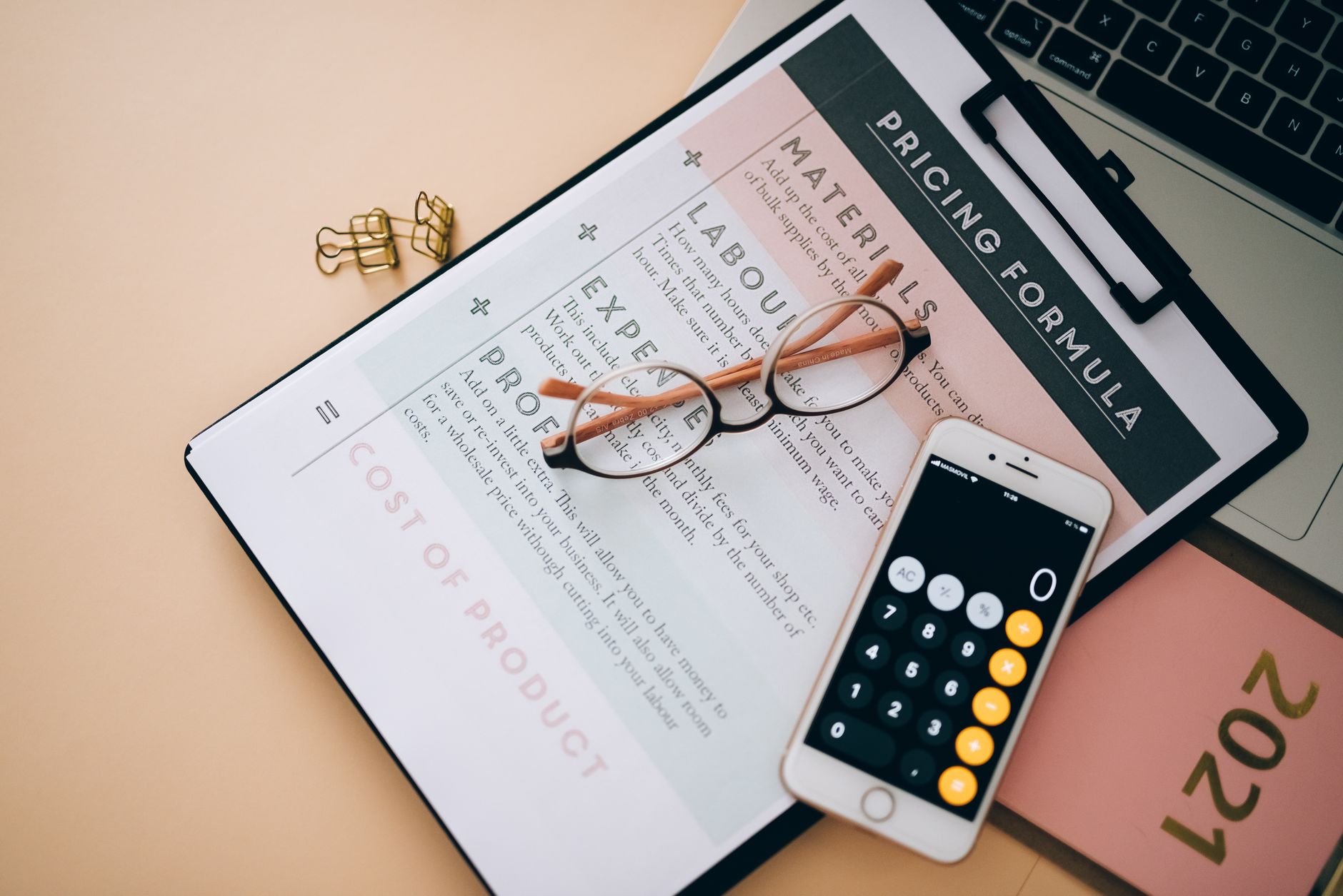 calculator pricing comparison desk (Photo: Leeloo The First / Pexels)