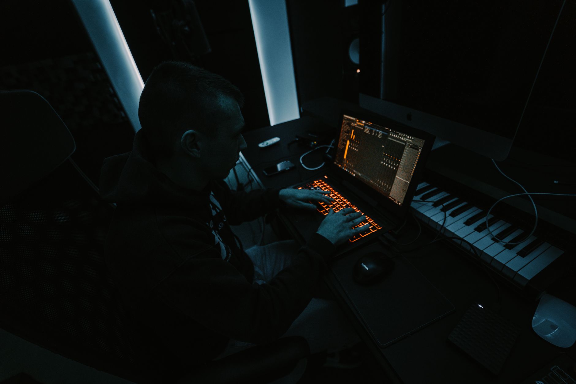 producer editing music laptop (Photo: Bert Christiaens / Pexels)