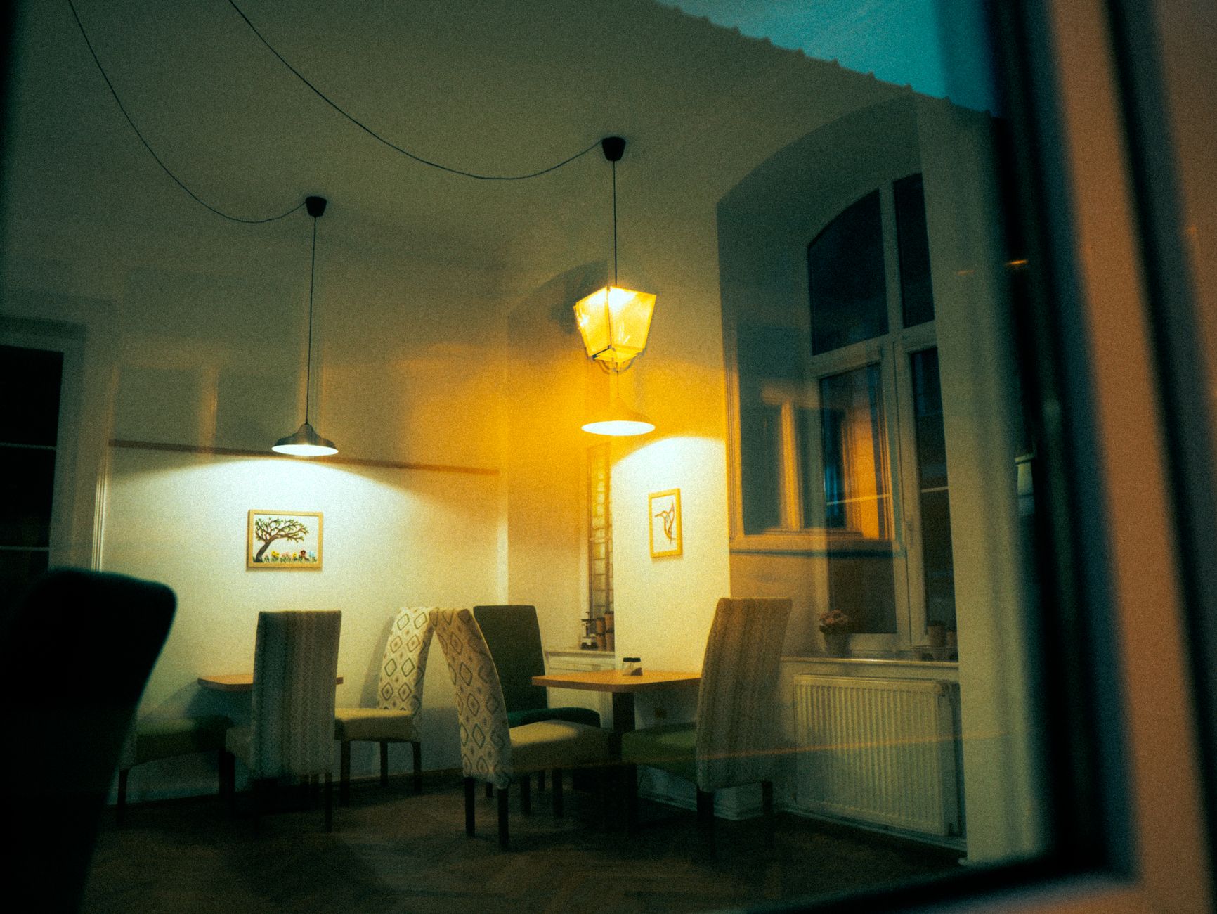 warm home studio evening (Photo: Alexandru Cojanu / Pexels)