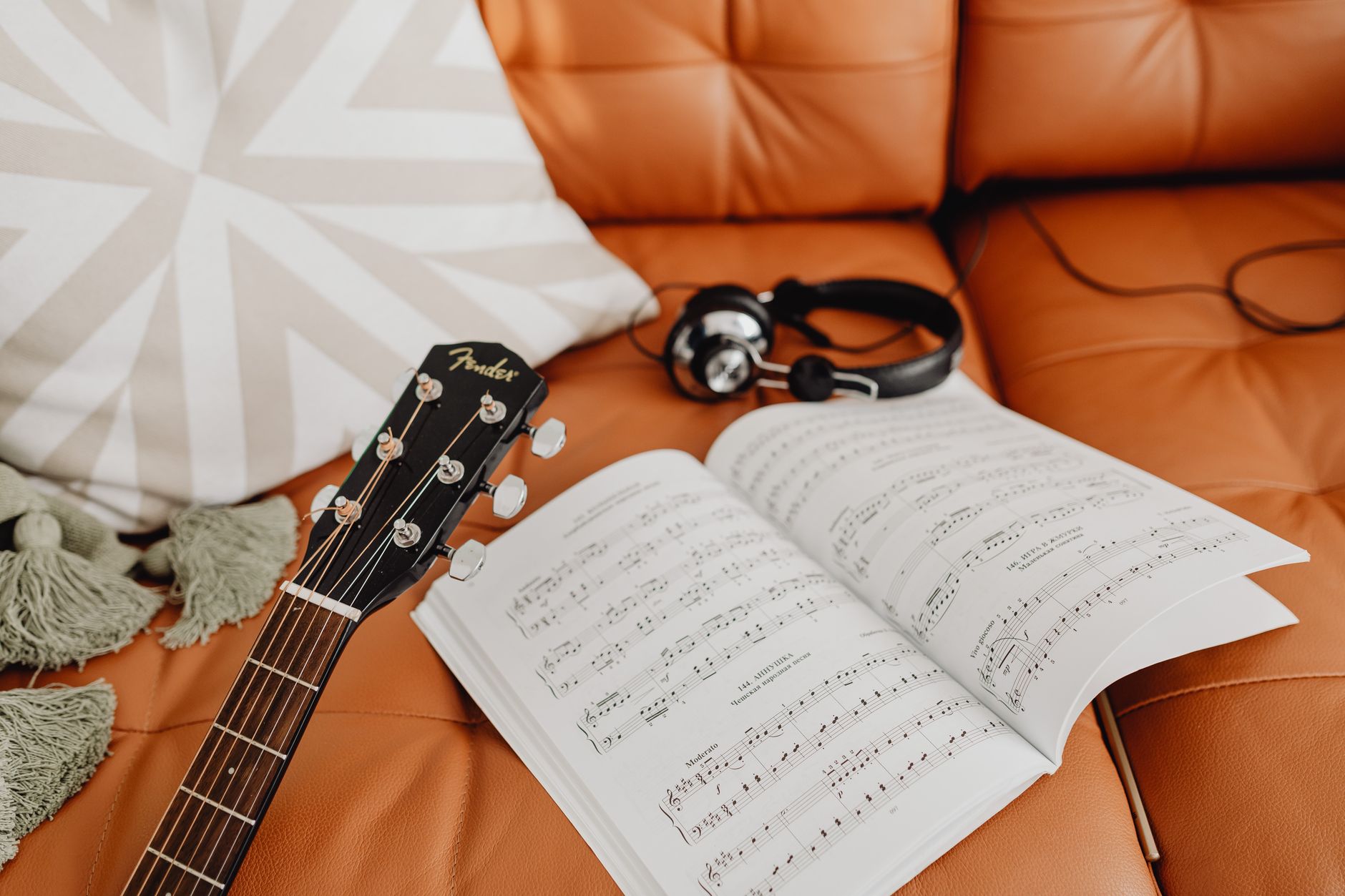 metronome sheet music (Photo: https://kaboompics.com/ / Pexels)