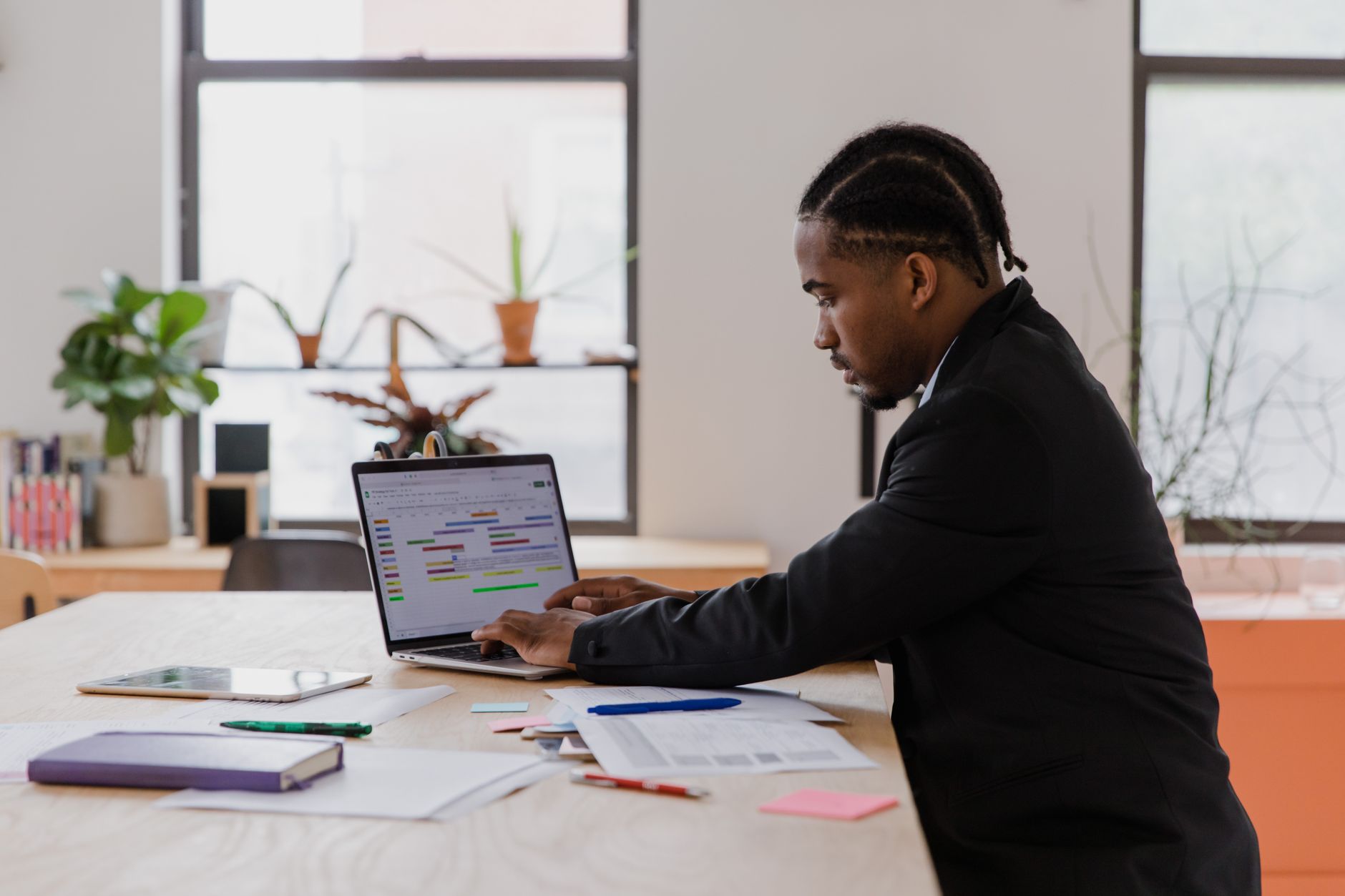musician reading email calendar (Photo: RDNE Stock project / Pexels)