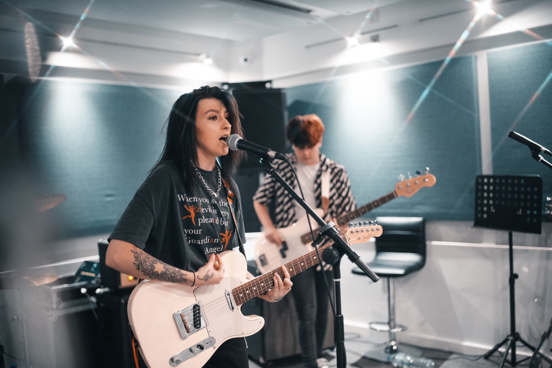 singer guitar home recording (Photo: Ben Collins / Pexels)