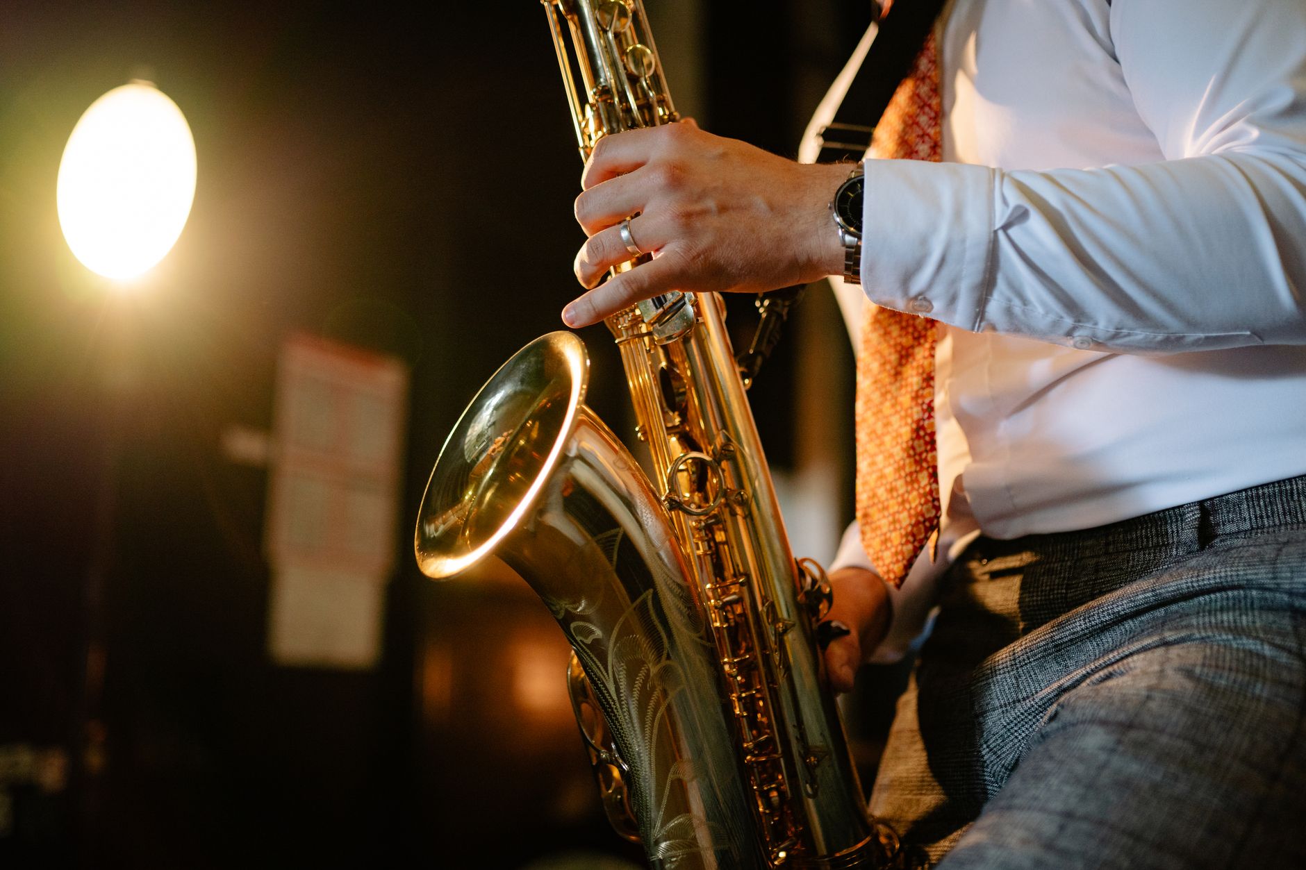 musicians leaving venue night (Photo: Yan Krukau / Pexels)