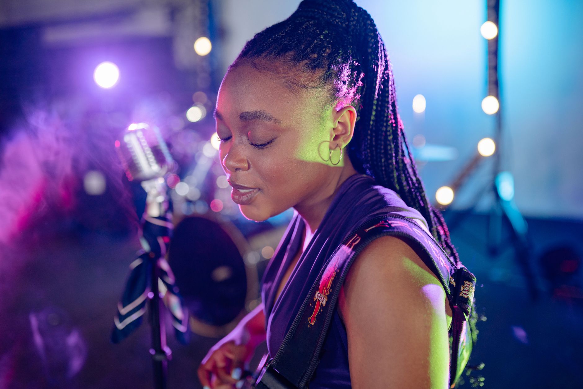musician backstage waiting (Photo: Yan Krukau / Pexels)