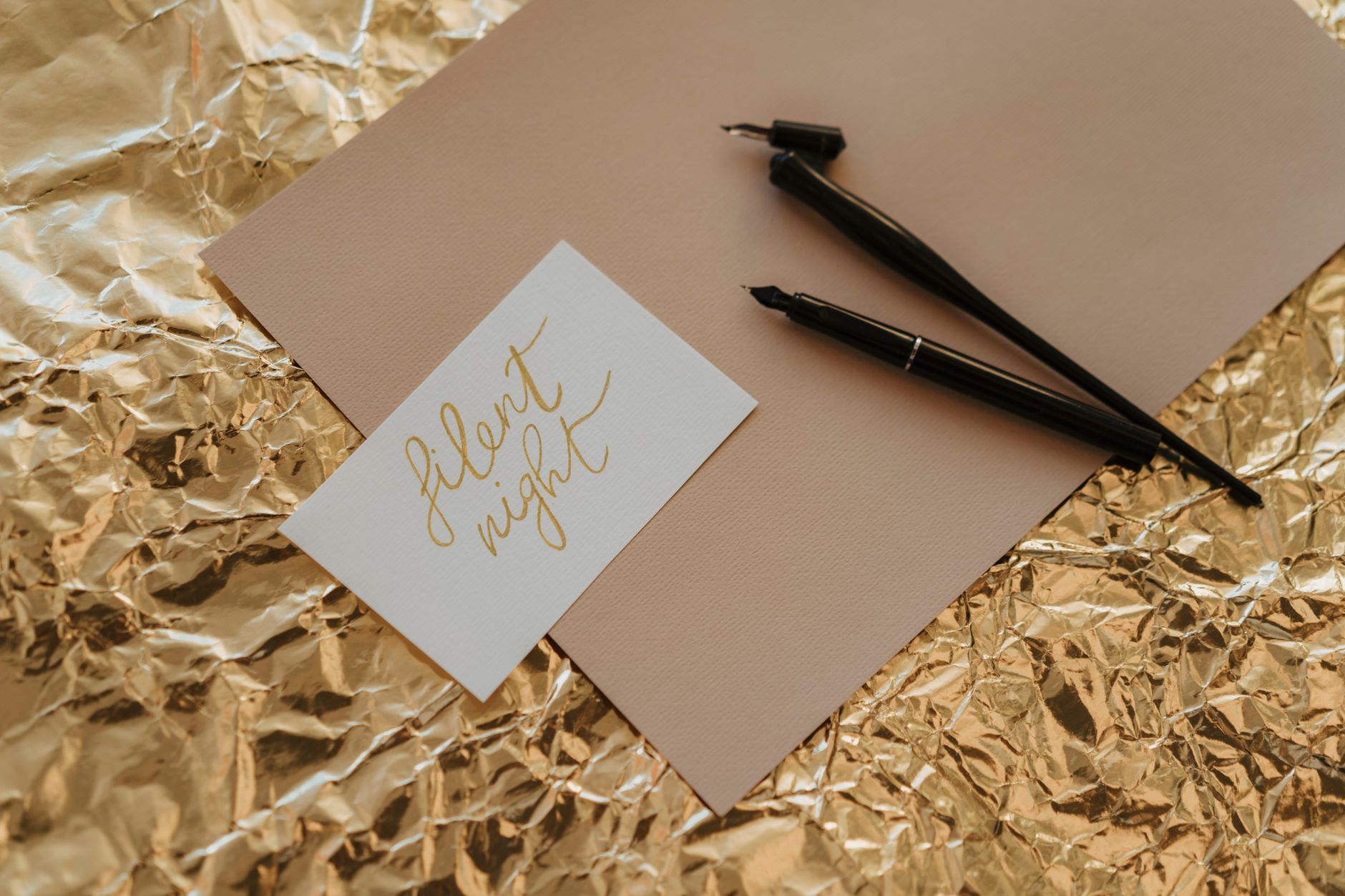 handwritten lyrics pen paper (Photo: olia danilevich / Pexels)