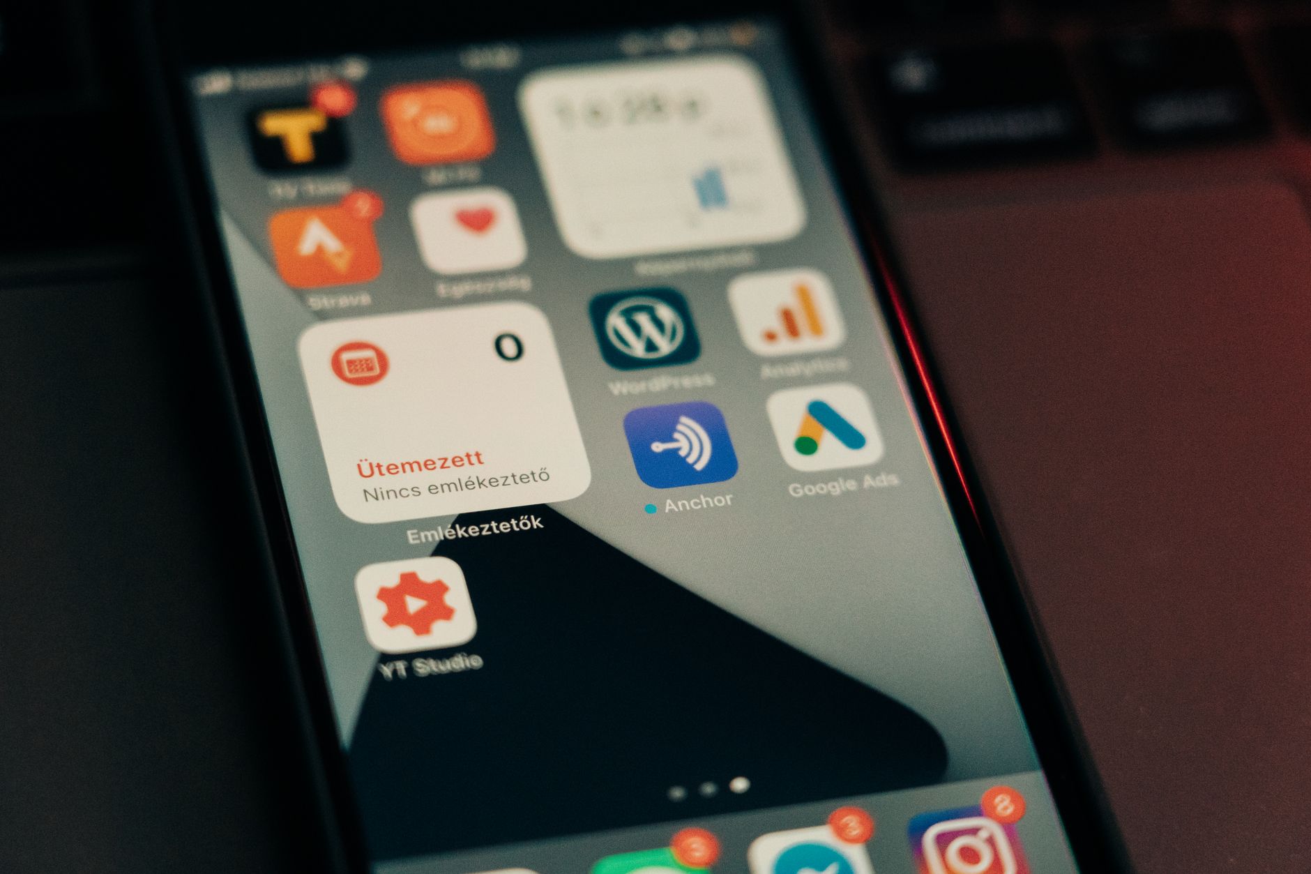 phone screen apps icons (Photo: Szabó Viktor / Pexels)