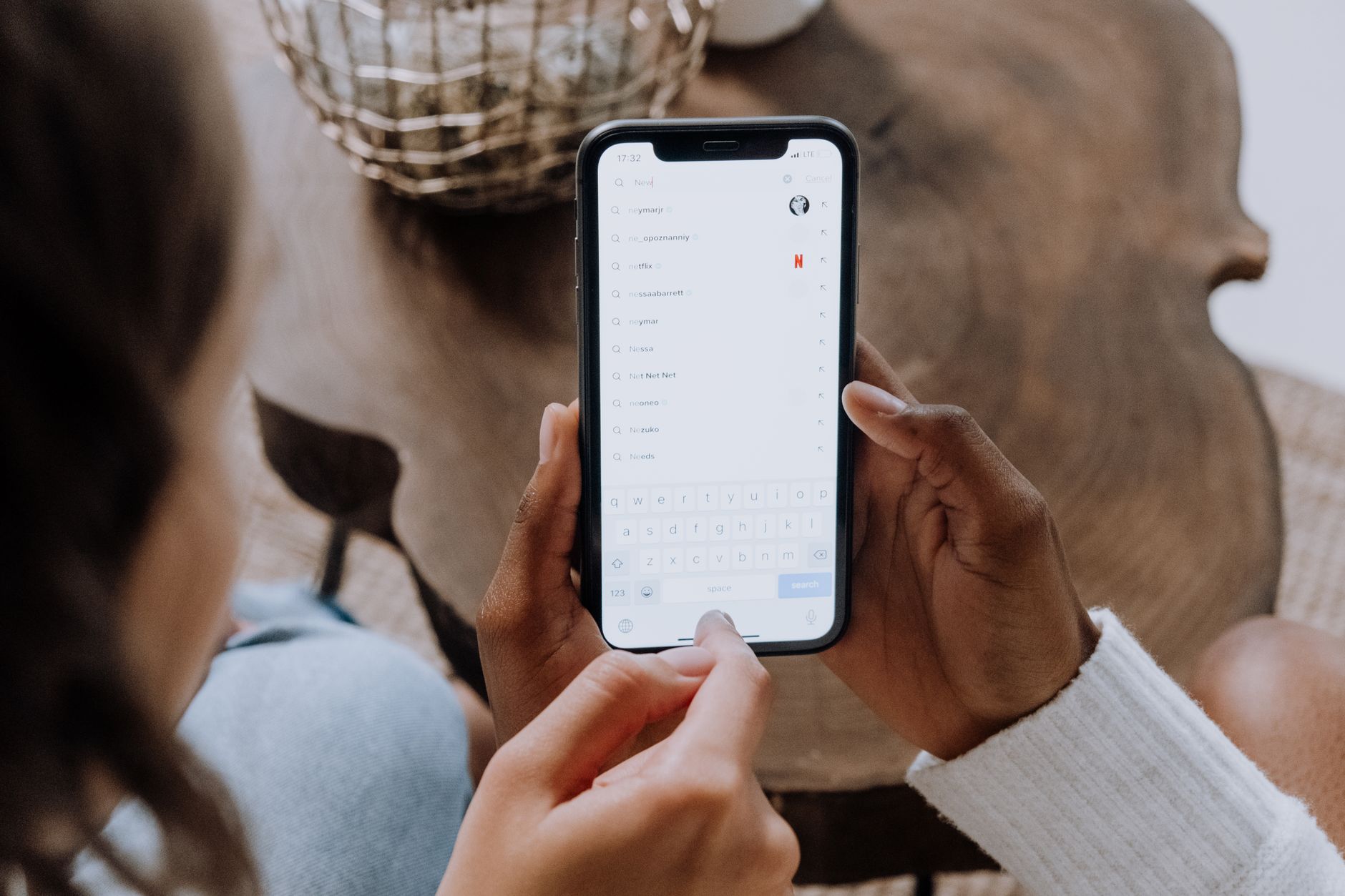 phone search music app (Photo: cottonbro studio / Pexels)