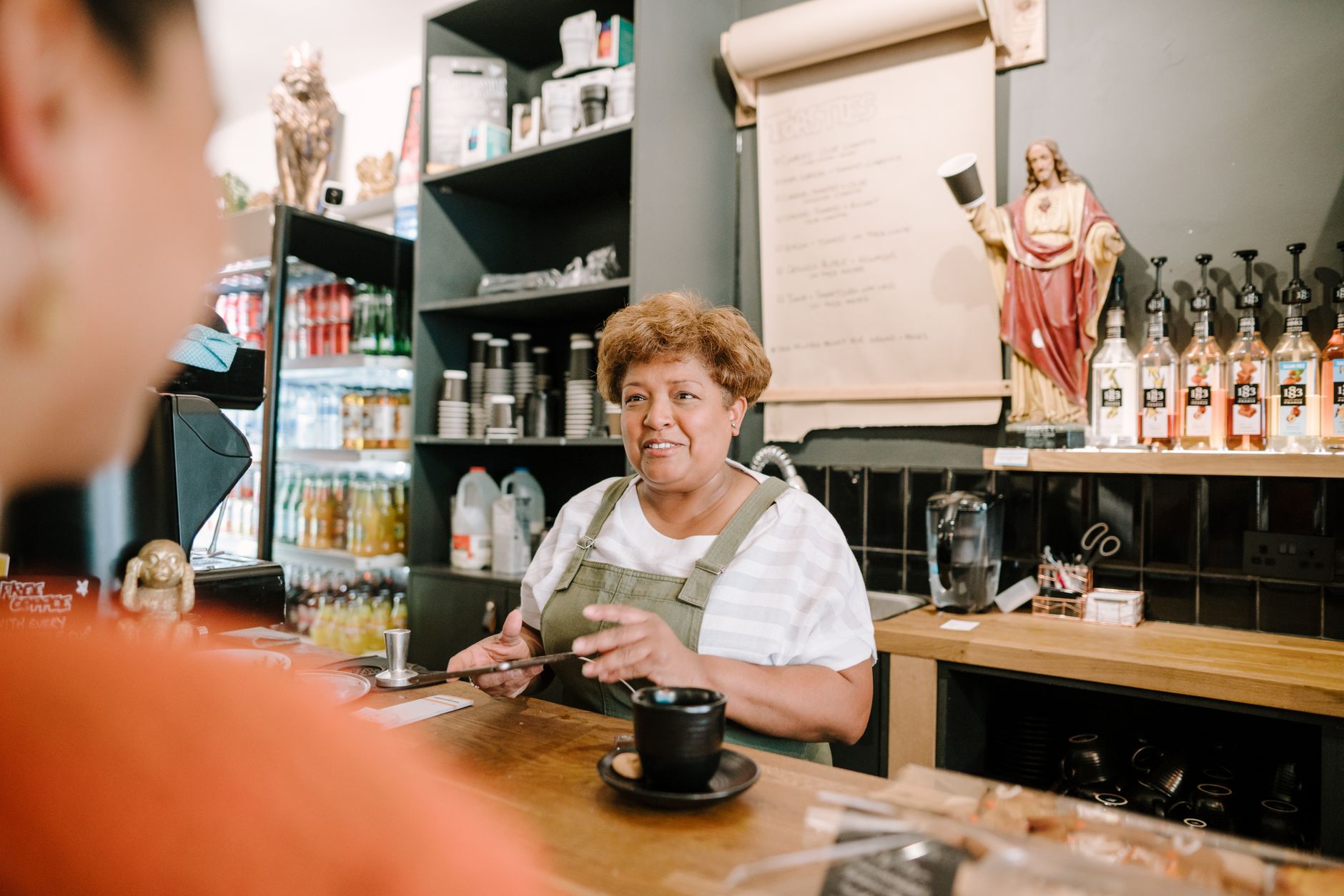 conversation cafe counter owner (Photo: Centre for Ageing Better / Pexels)