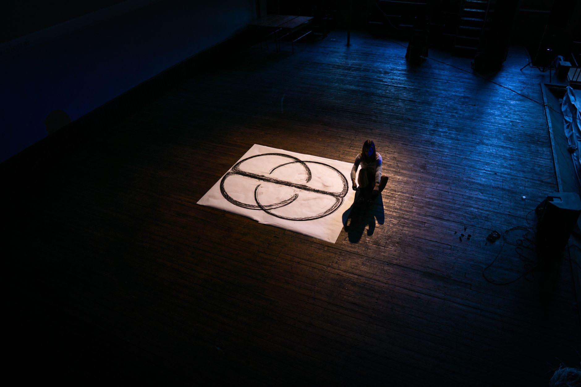 setlist paper stage floor (Photo: Ance Zagmane / Pexels)