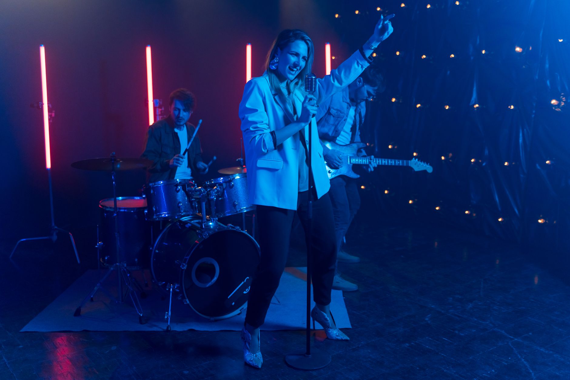 live band stage performance (Photo: AI25.Studio  AI GENERATIVE / Pexels)