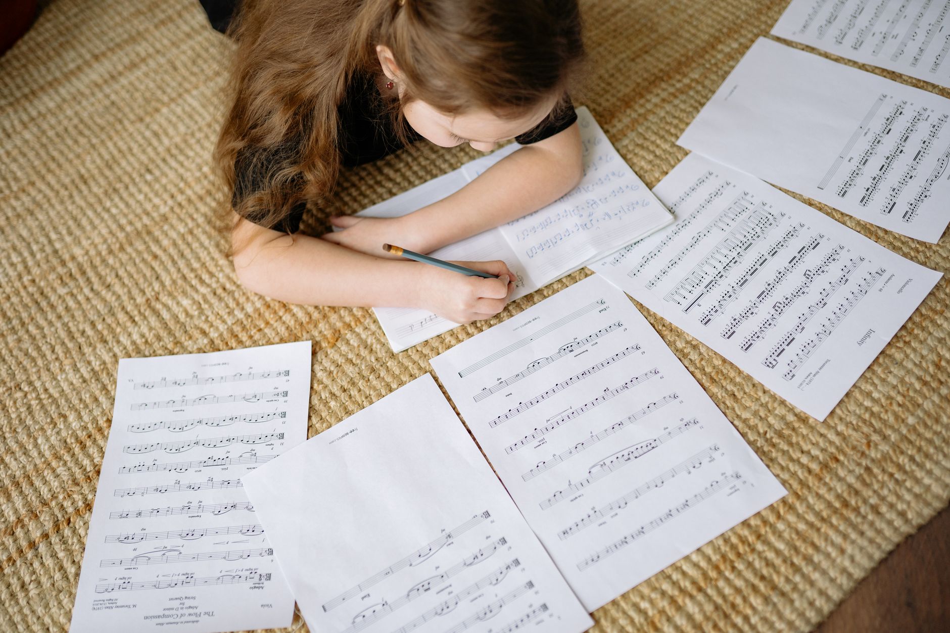 sheet music and pencil (Photo: Yan Krukau / Pexels)