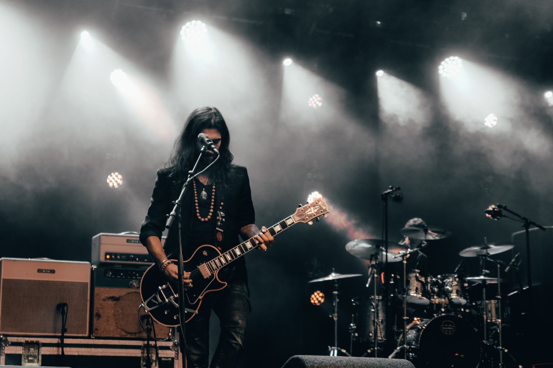electric guitar amplifier stage (Photo: Sebastiaan Stam / Pexels)