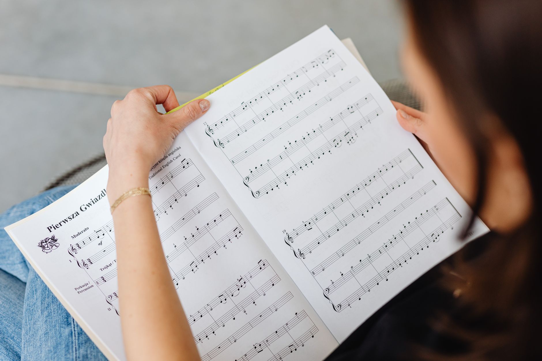 music notation notebook (Photo: https://kaboompics.com/ / Pexels)