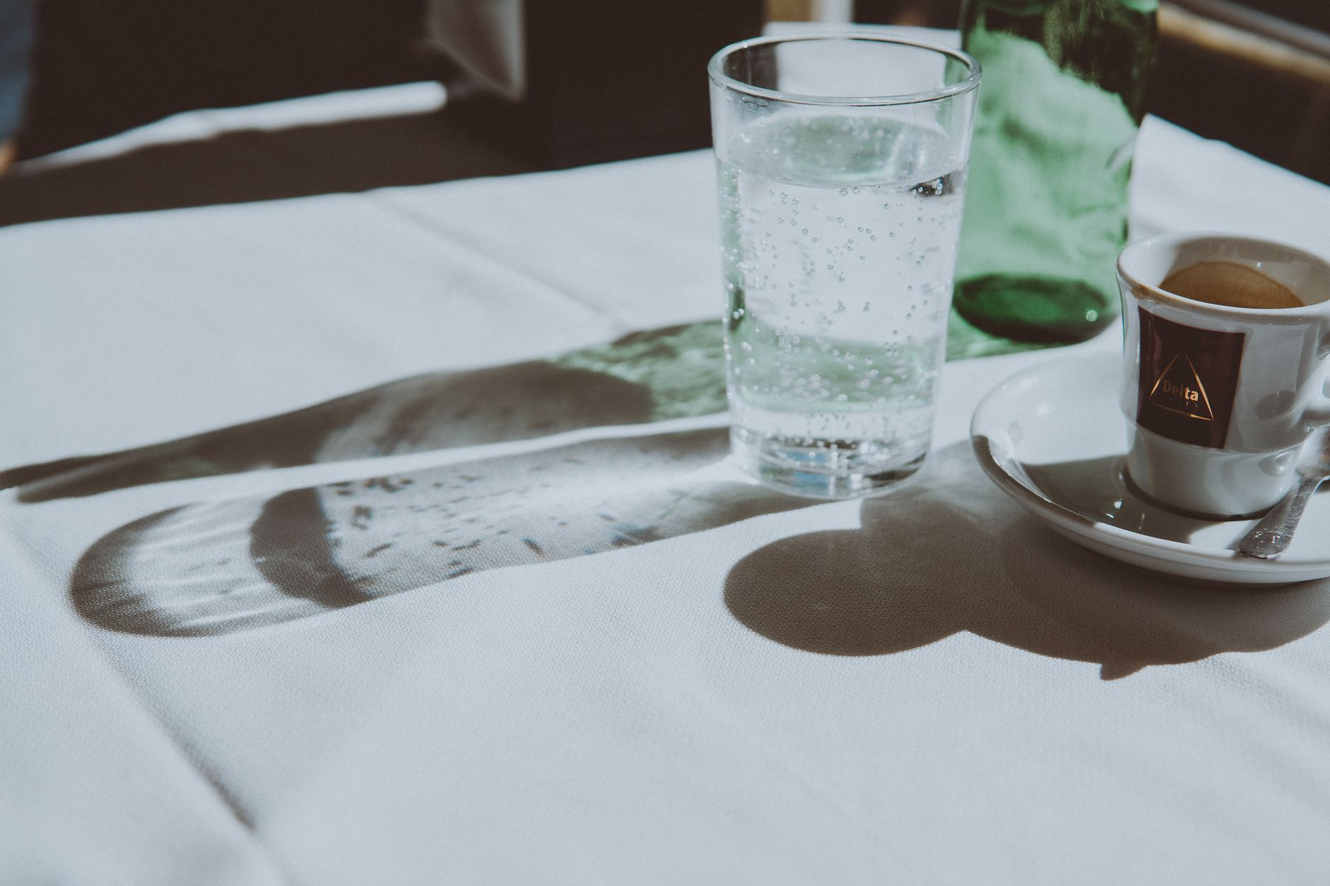 glass of water morning (Photo: Elle Hughes / Pexels)