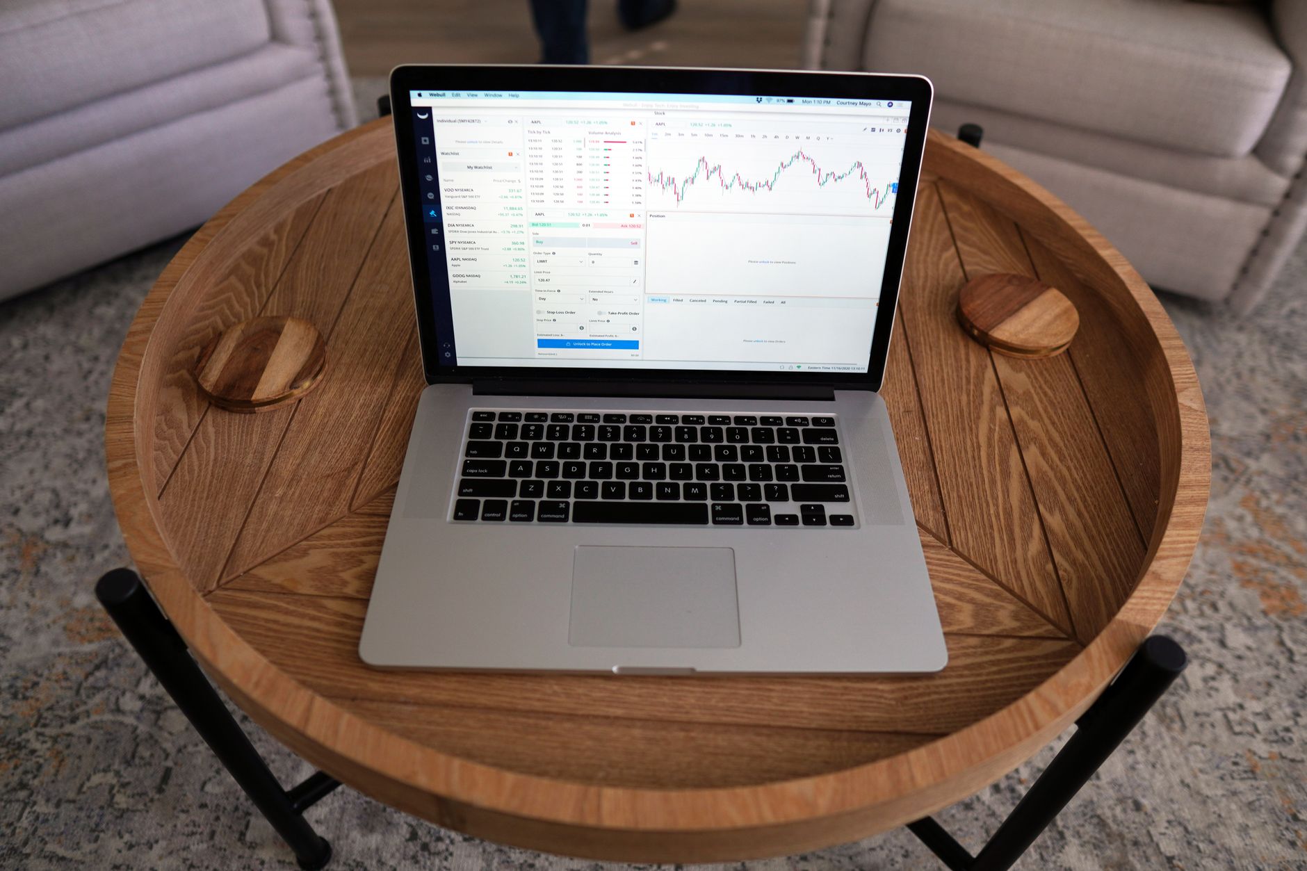 laptop analytics dashboard (Photo: Joshua Mayo / Pexels)