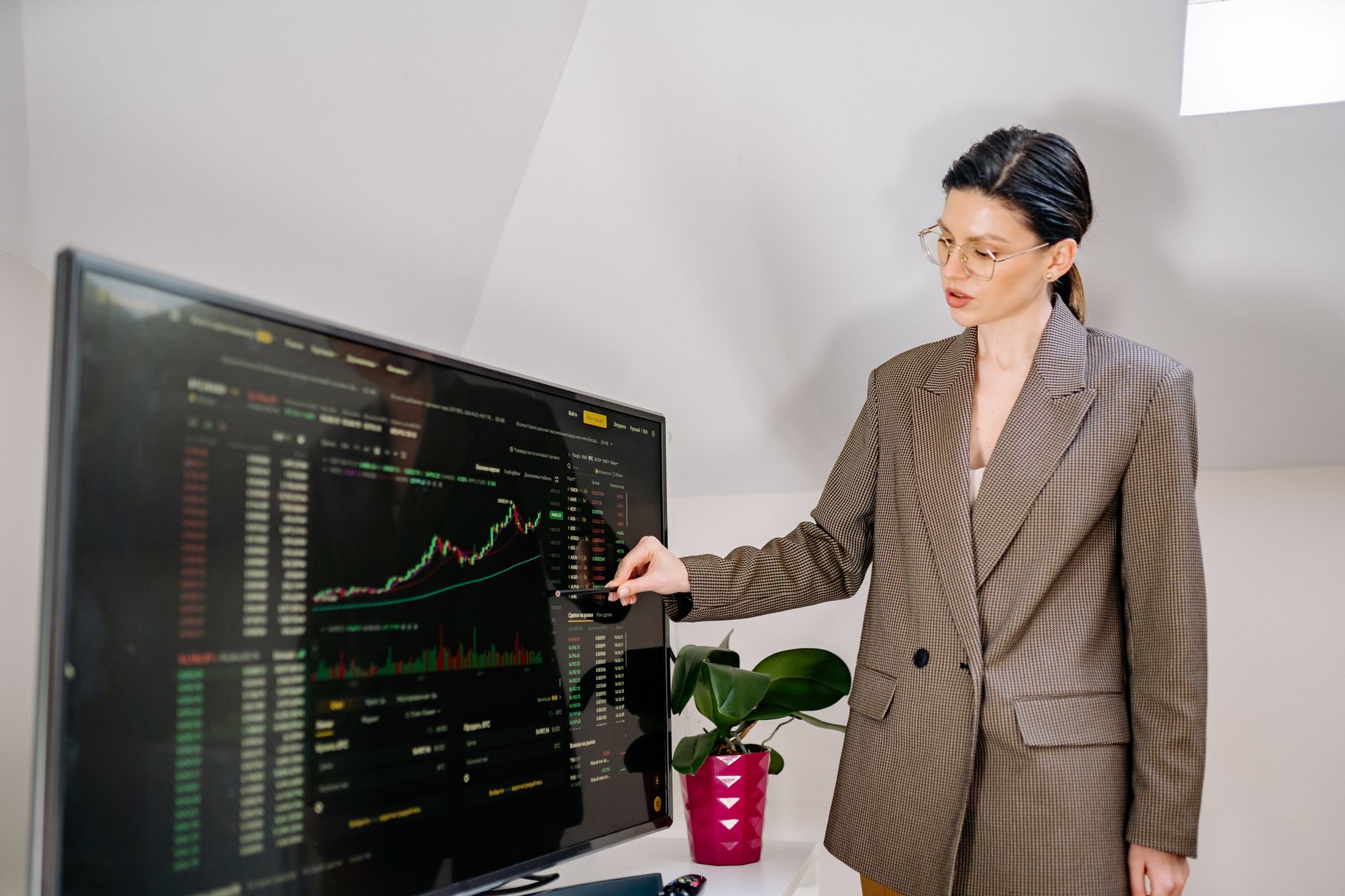 analytics growth chart screen (Photo: Yan Krukau / Pexels)