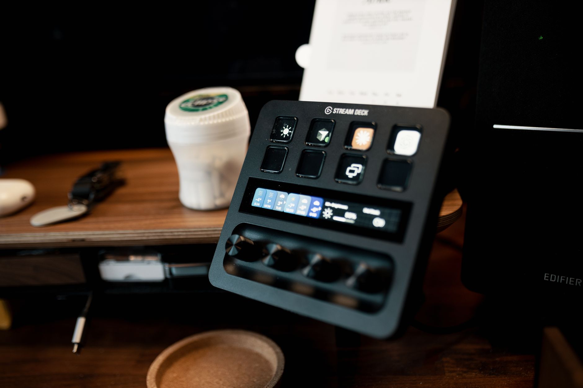 small desk audio interface (Photo: Josh Sorenson / Pexels)