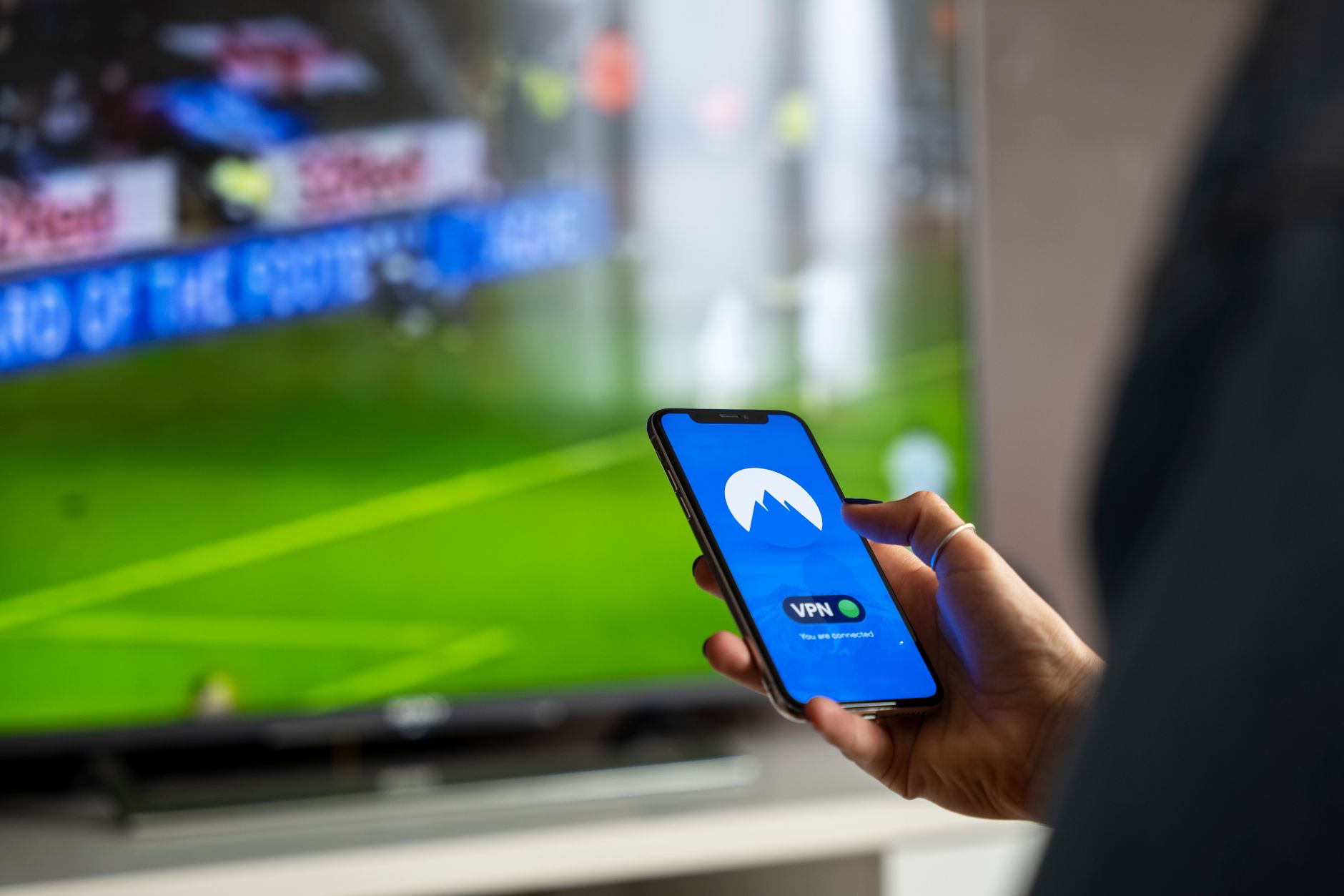 smartphone music streaming app (Photo: Stefan Coders / Pexels)