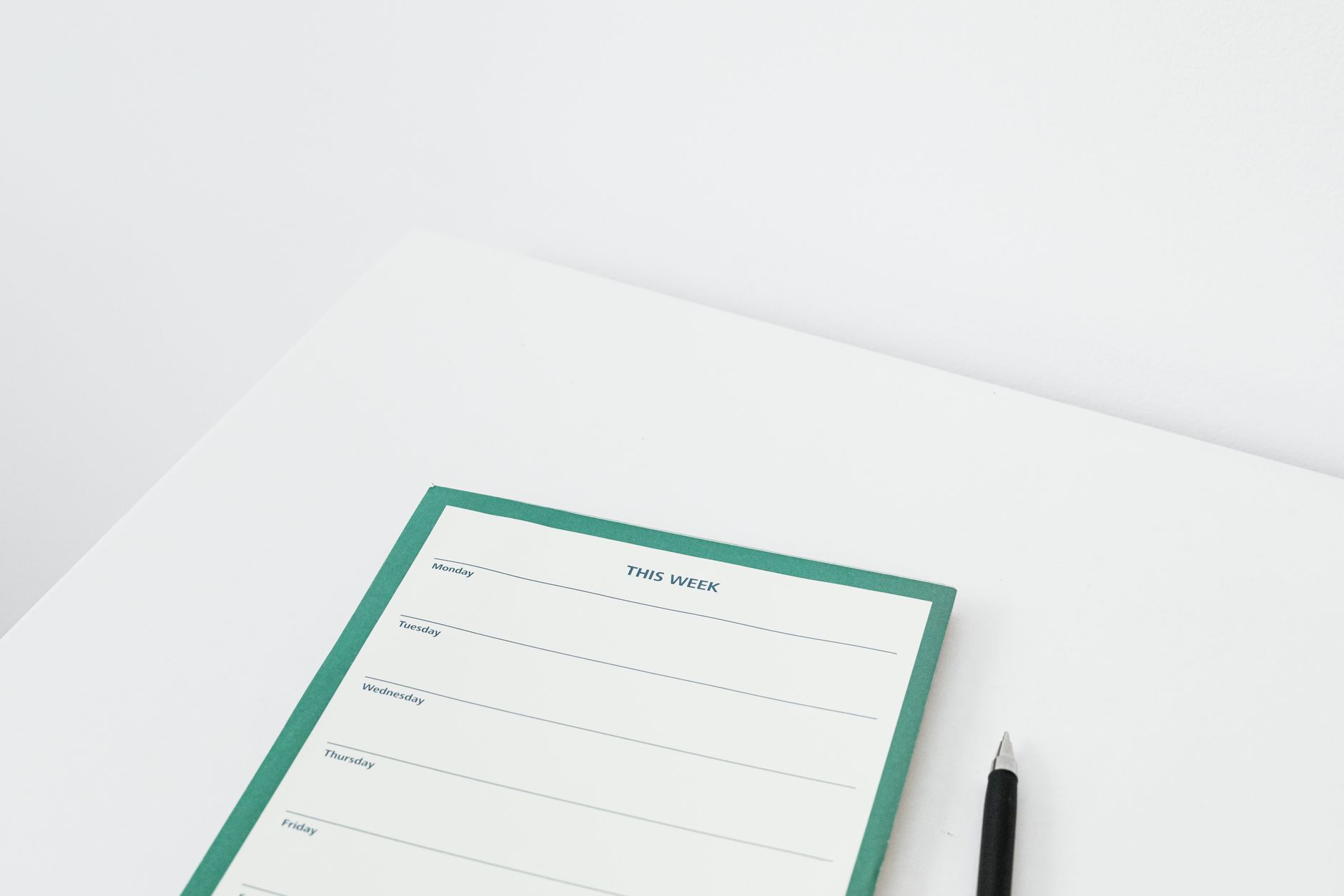 planner calendar pen desk (Photo: https://kaboompics.com/ / Pexels)