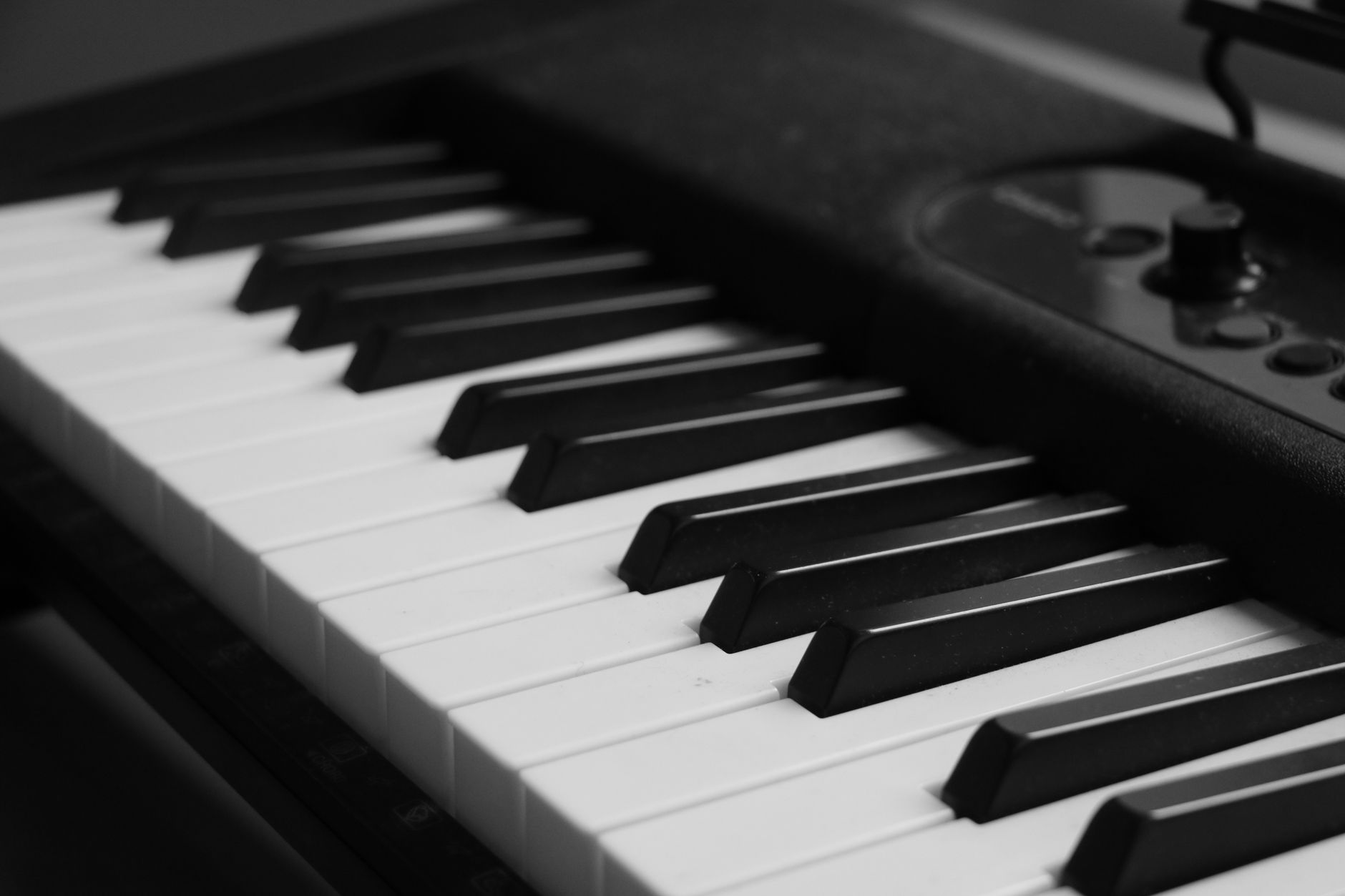 piano keys close up (Photo: Milbela / Pexels)