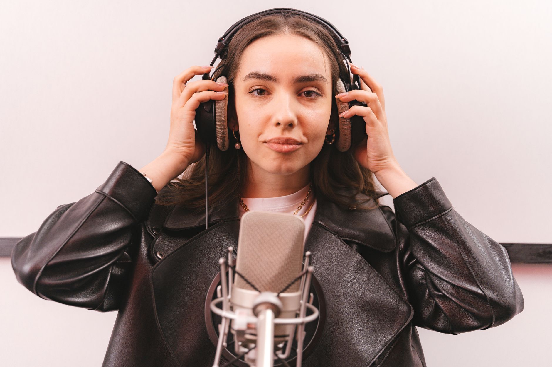 musician headphones studio (Photo: AI25.Studio AI GENERATIVE / Pexels)