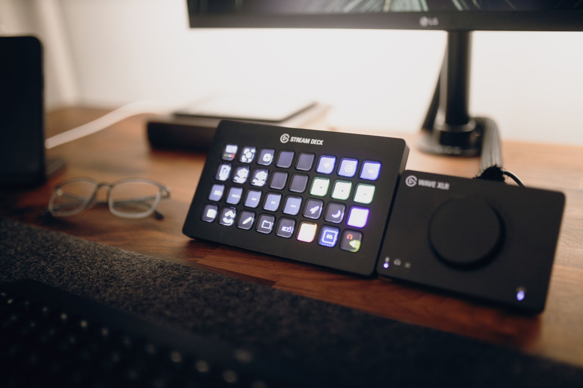 audio interface desk setup (Photo: Josh Sorenson / Pexels)