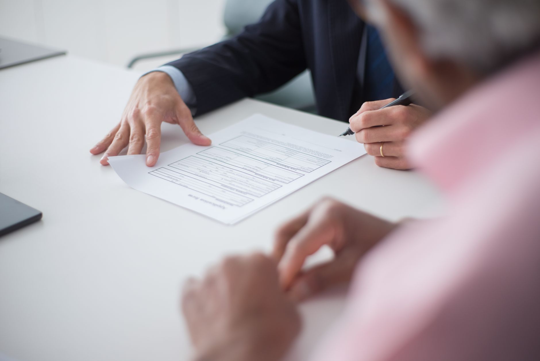 documents contract signing desk (Photo: Kampus Production / Pexels)