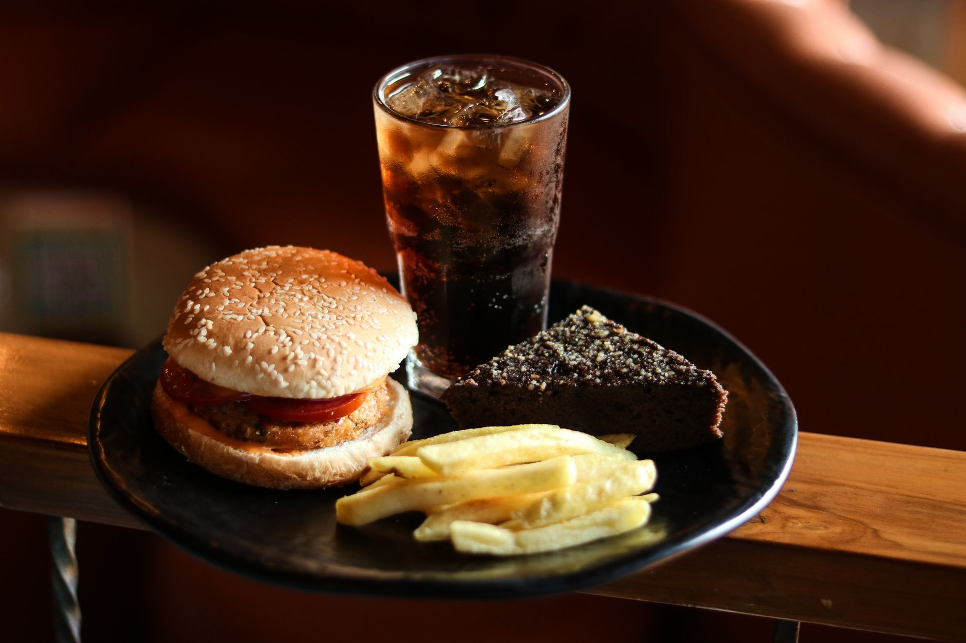 fried food soda glass (Photo: Smit Karkar / Pexels)
