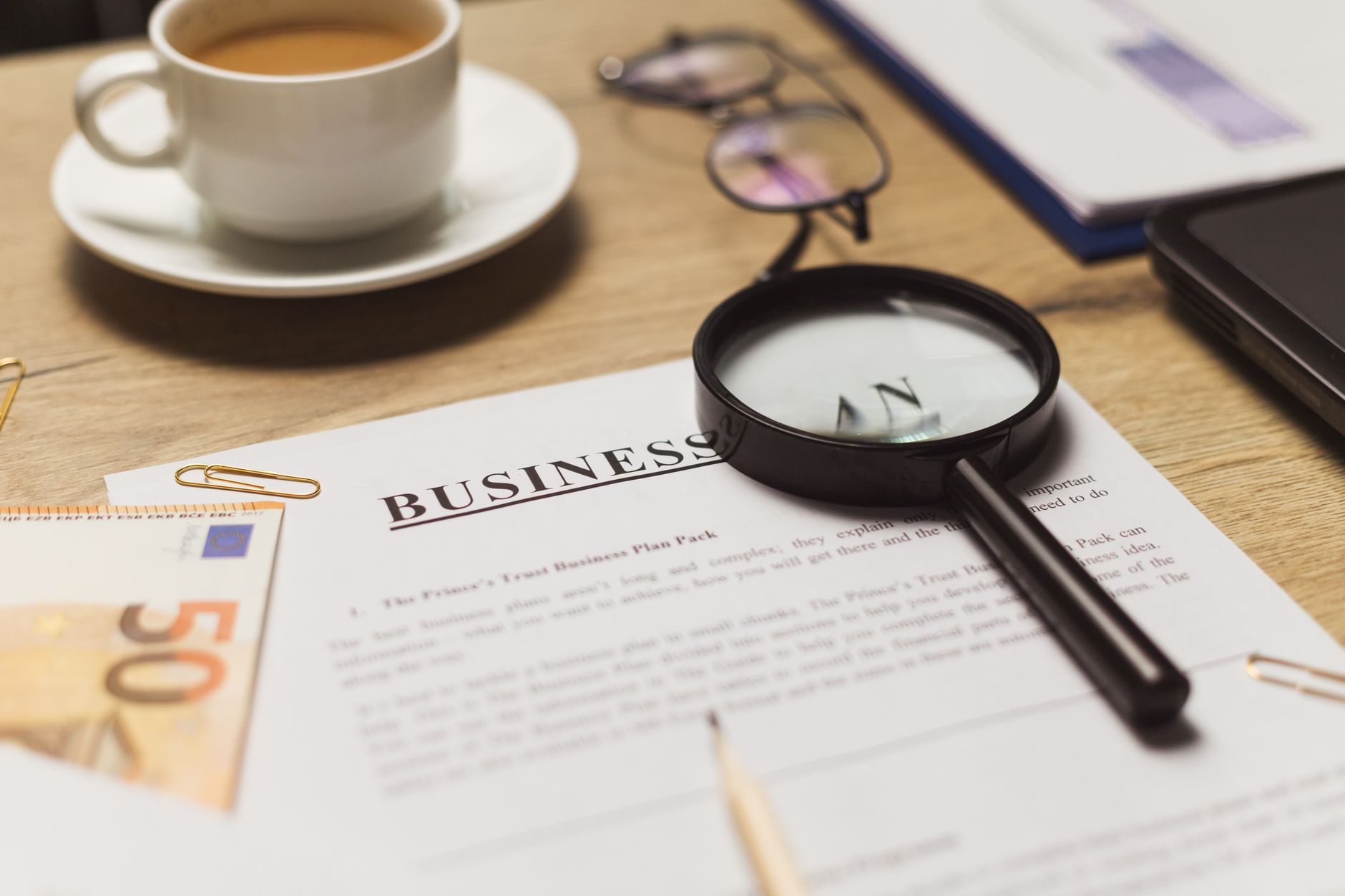 documents reading glasses desk (Photo: Vlad Deep / Pexels)