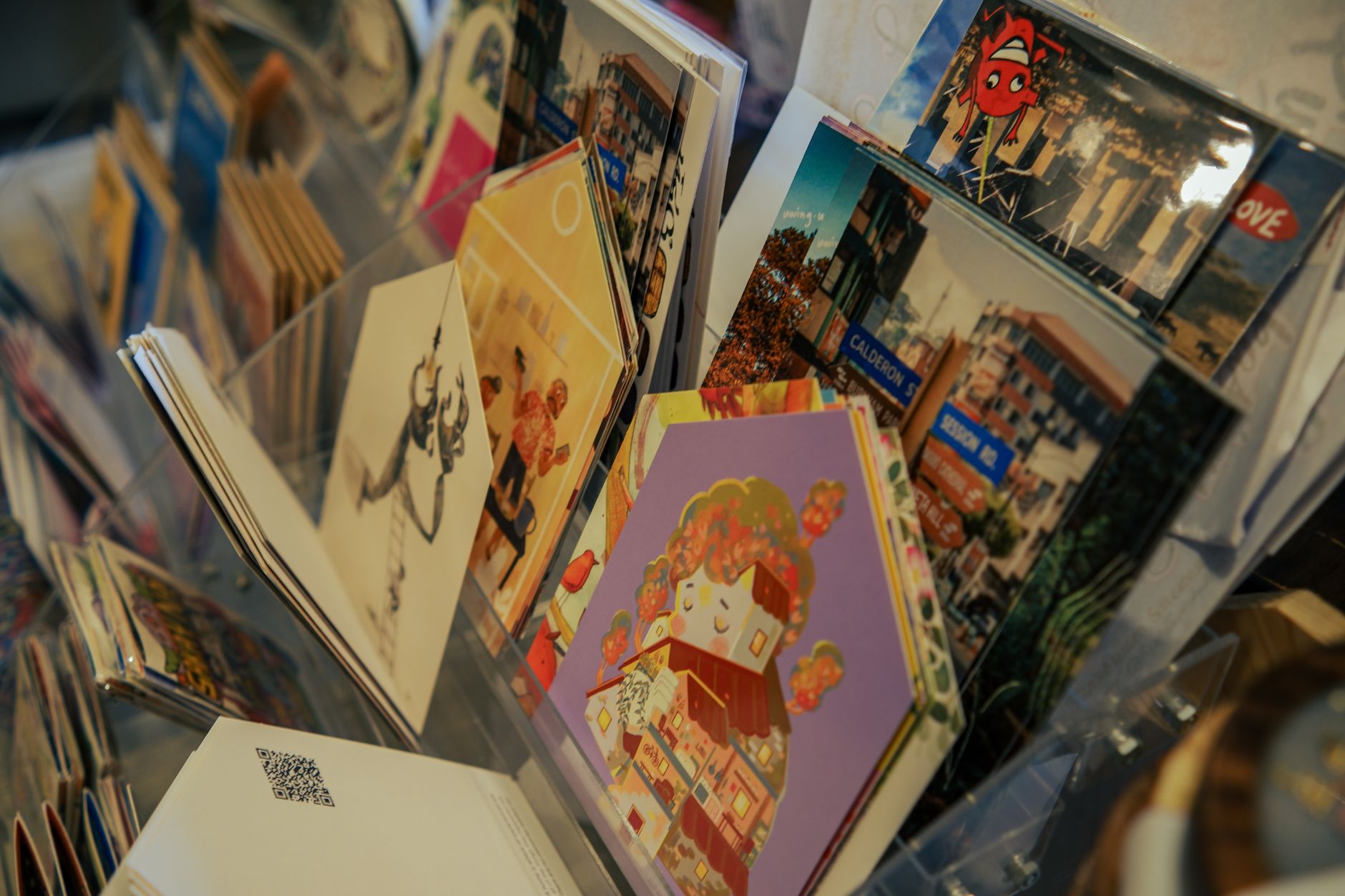 postcards and smartphone (Photo: Nikki Villanueva / Pexels)