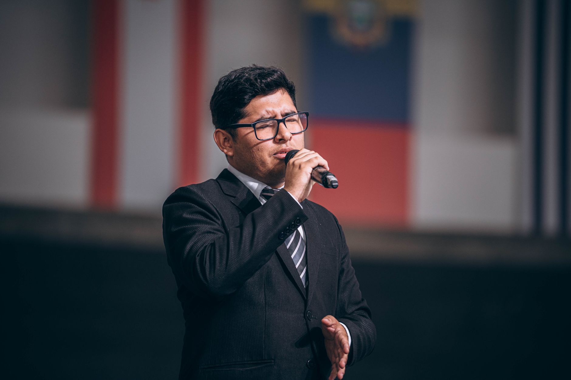 singer talking microphone audience (Photo: David Malca / Pexels)