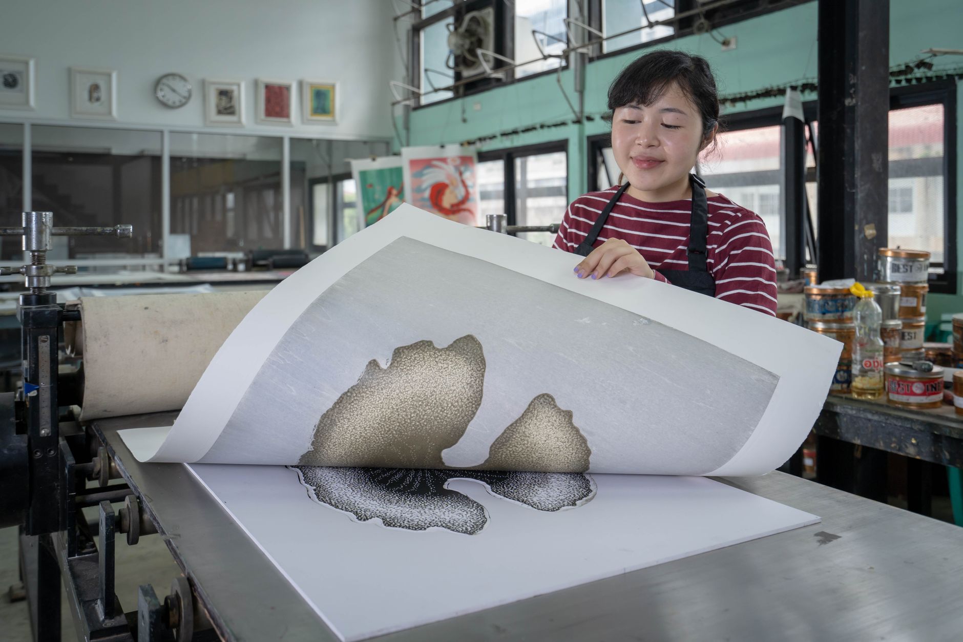 silk screen printing press (Photo: Thoranin Duangsin / Pexels)