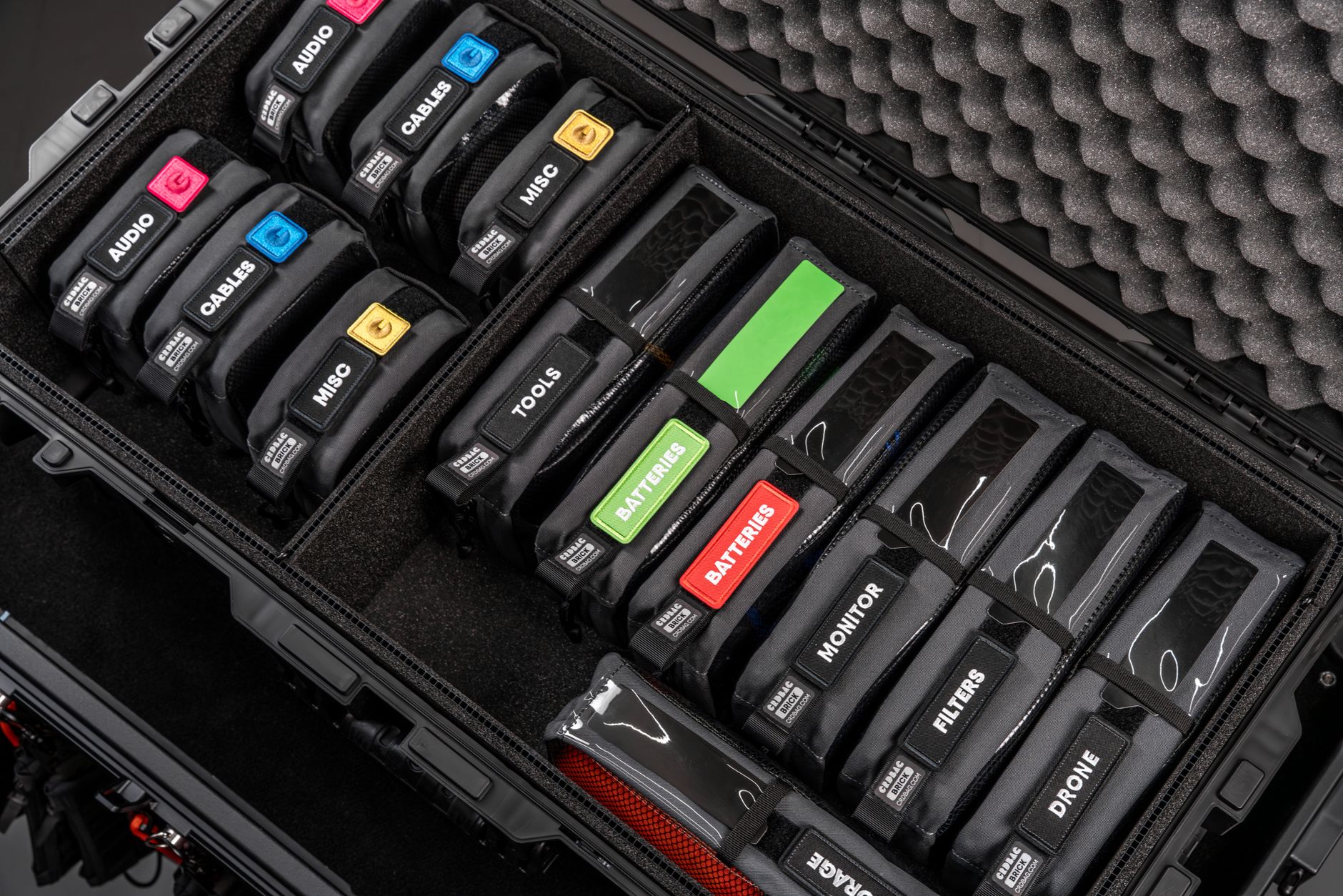 wireless microphone battery pack (Photo: Andreas Näslund / Pexels)